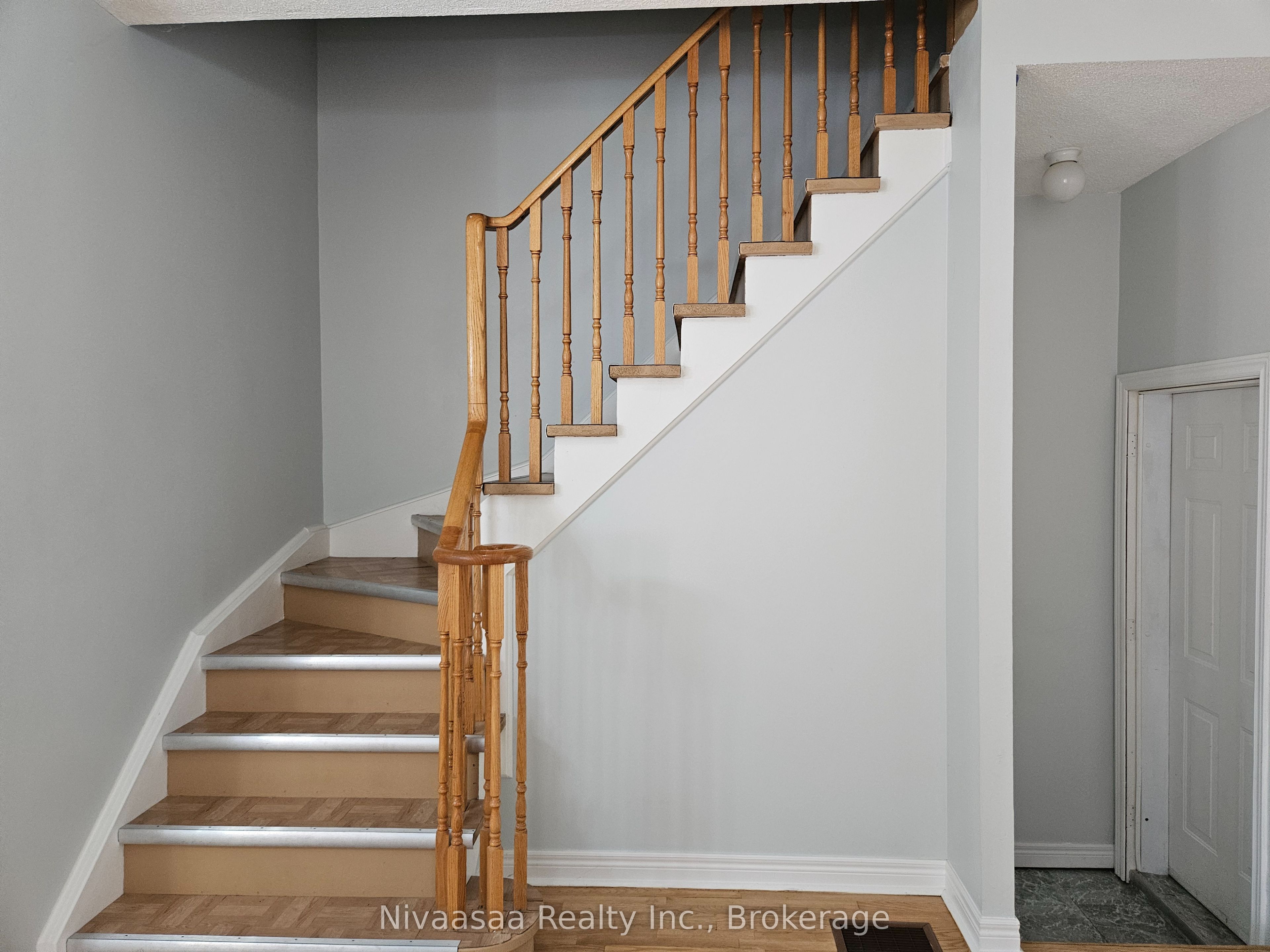 926 Ledbury Crescent Property Photo 11