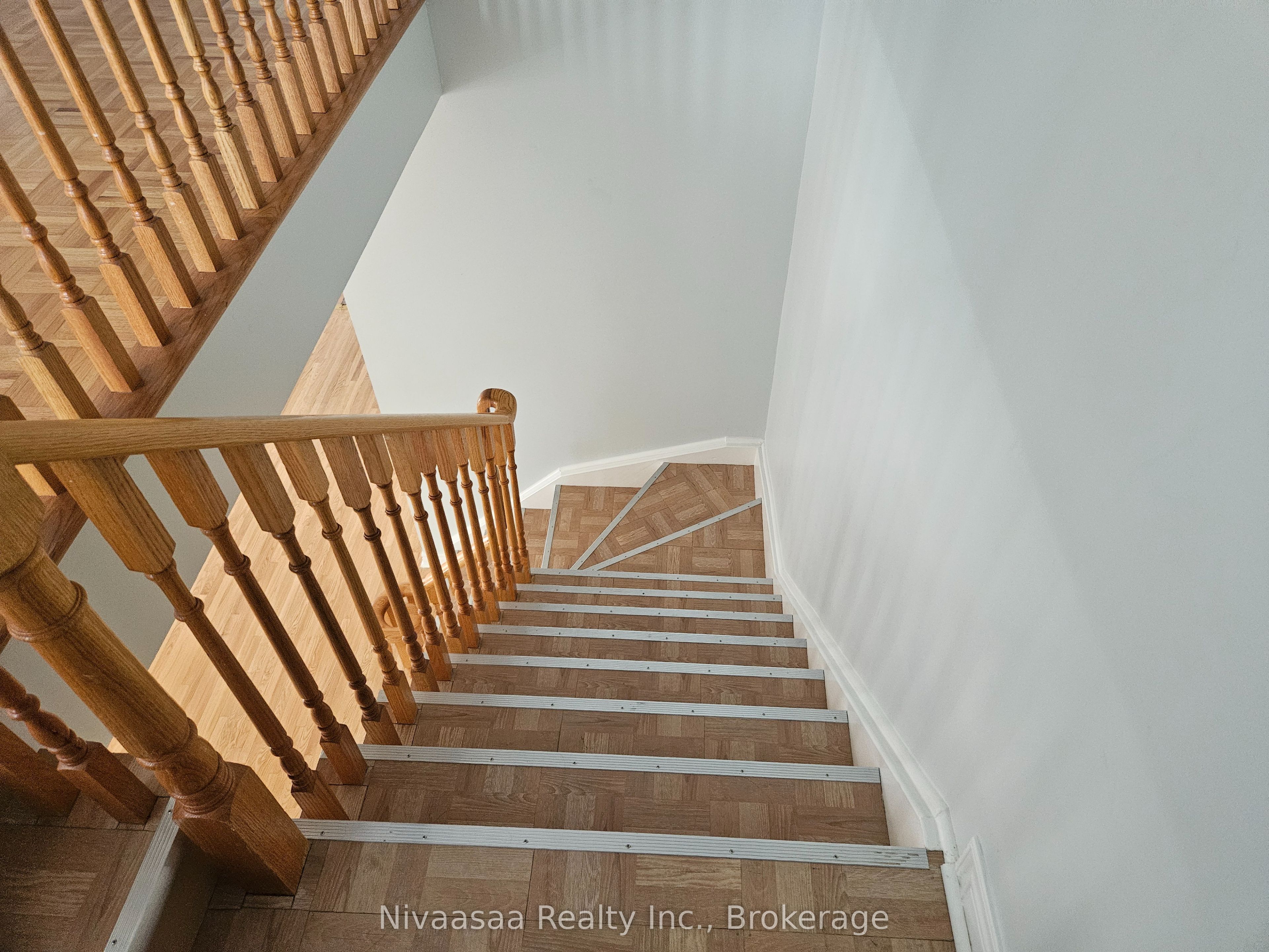 926 Ledbury Crescent Property Photo 12