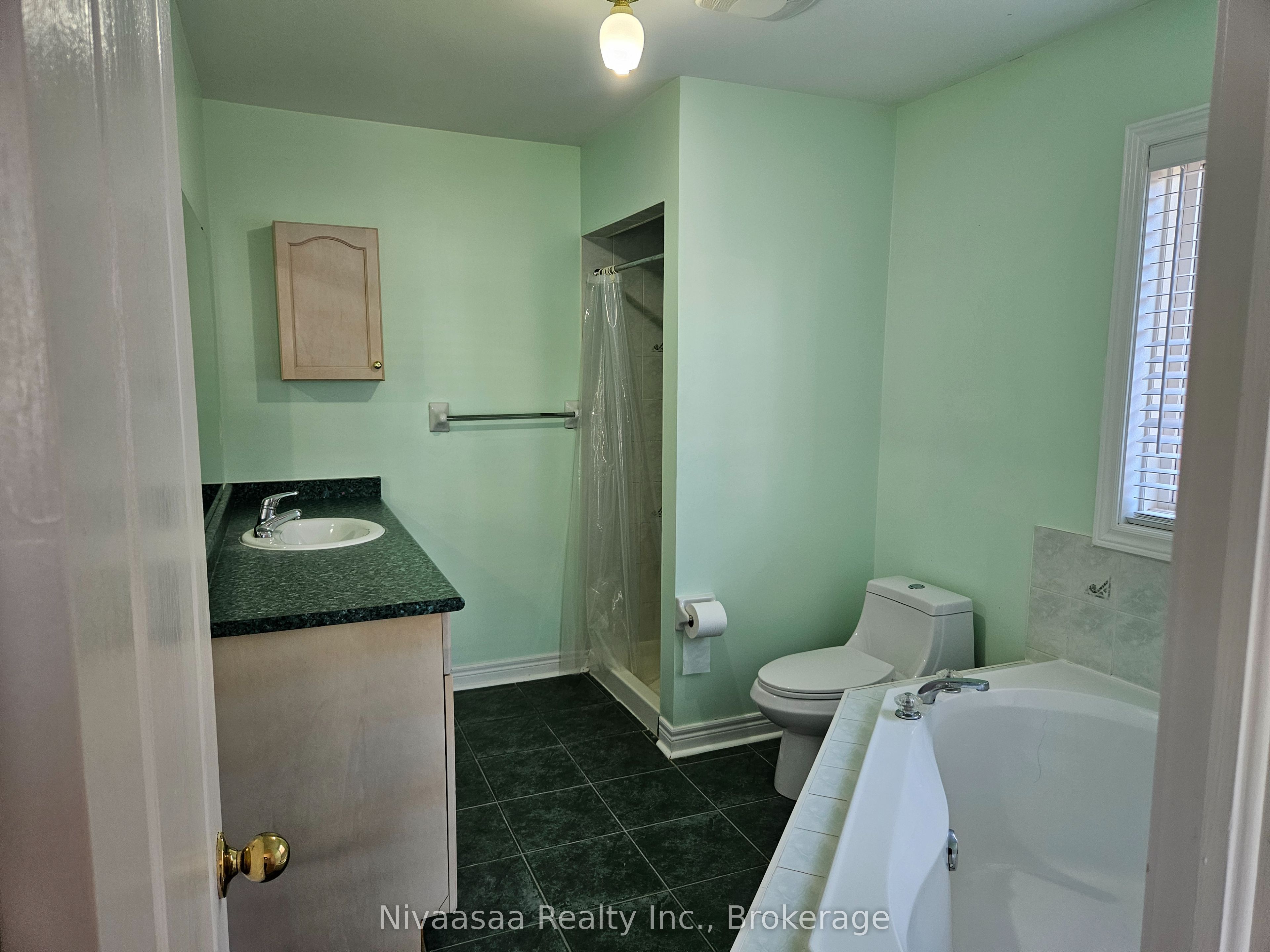 926 Ledbury Crescent Property Photo 16