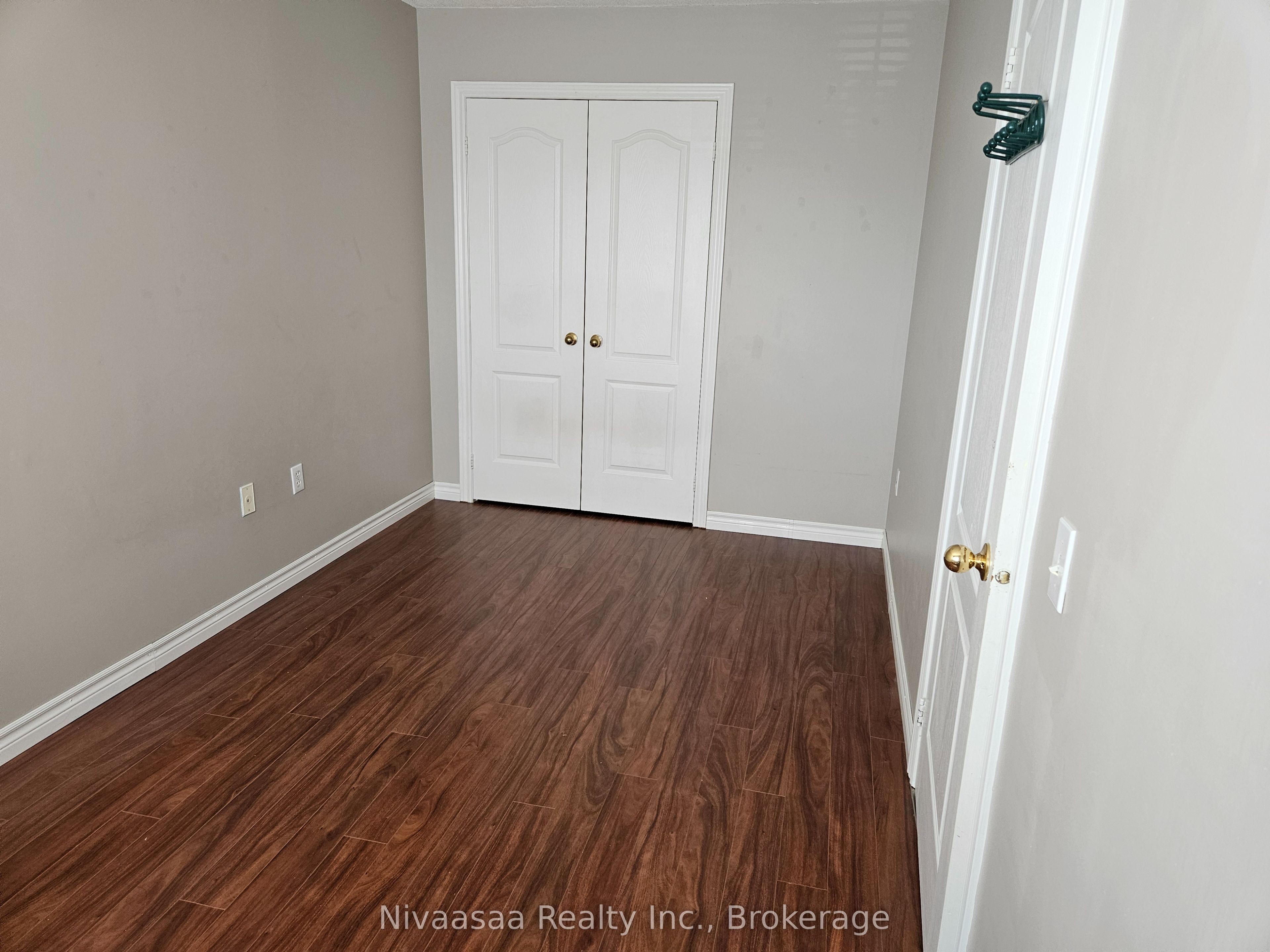 926 Ledbury Crescent Property Photo 18