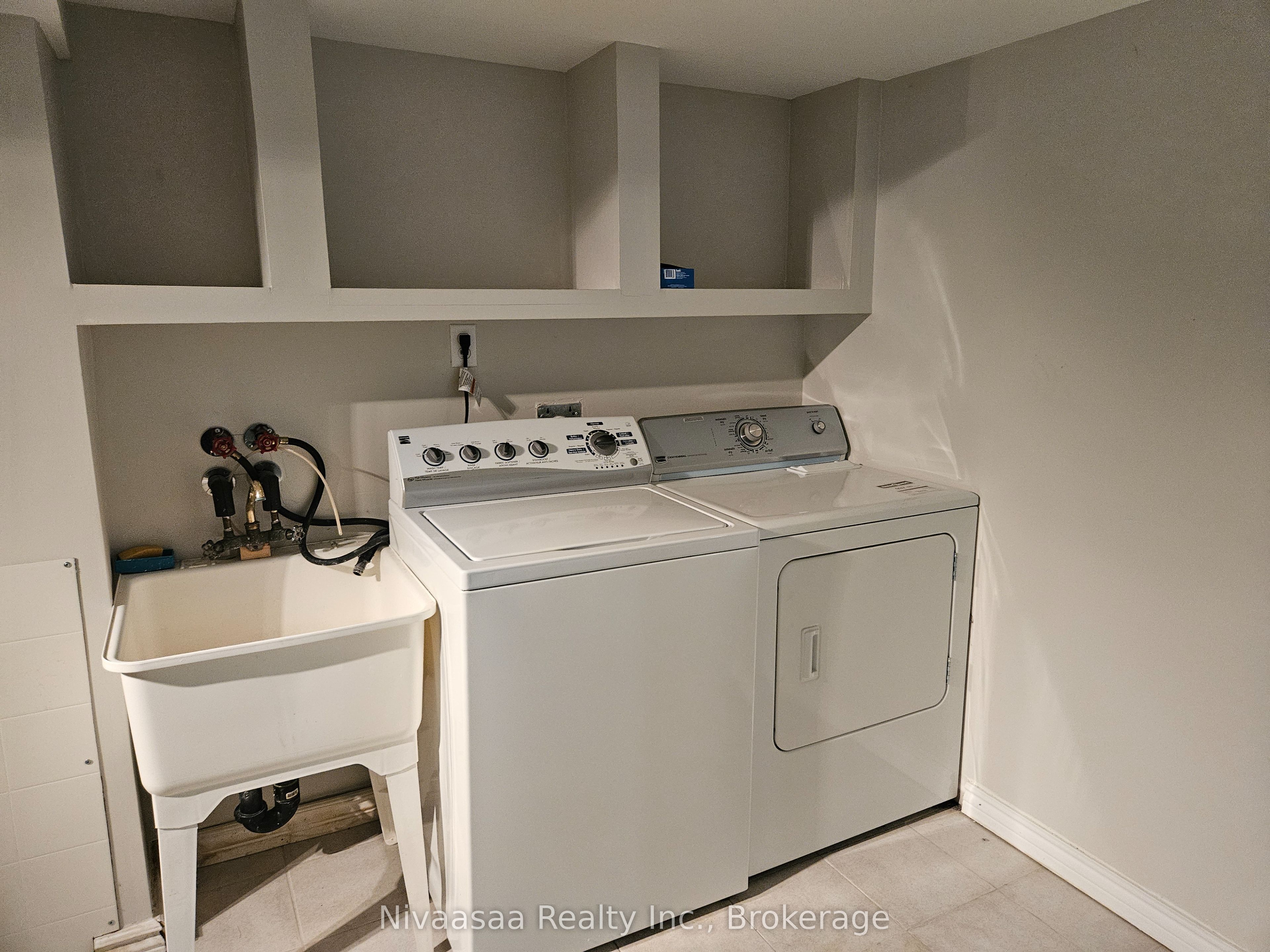 926 Ledbury Crescent Property Photo 26