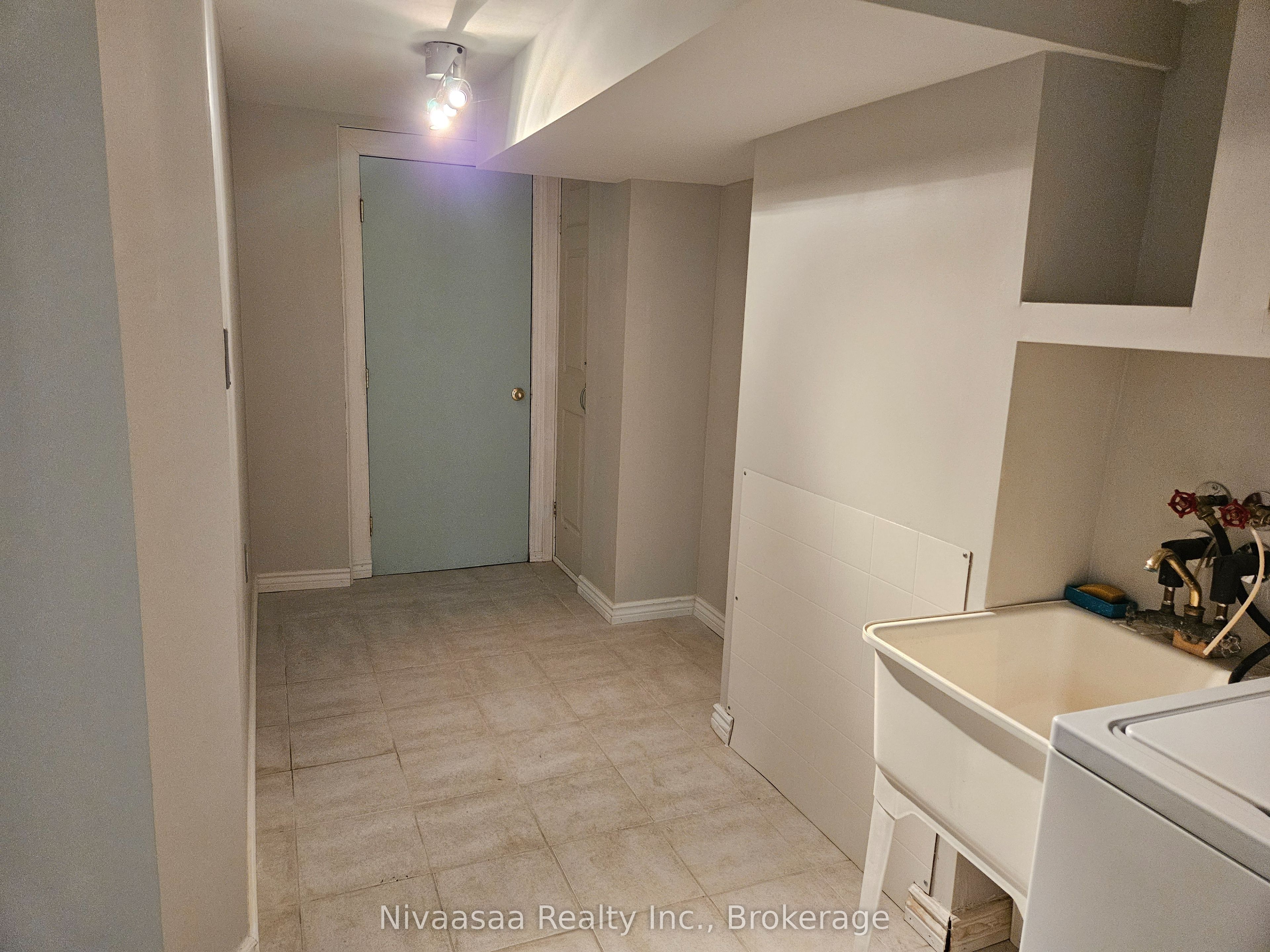 926 Ledbury Crescent Property Photo 27