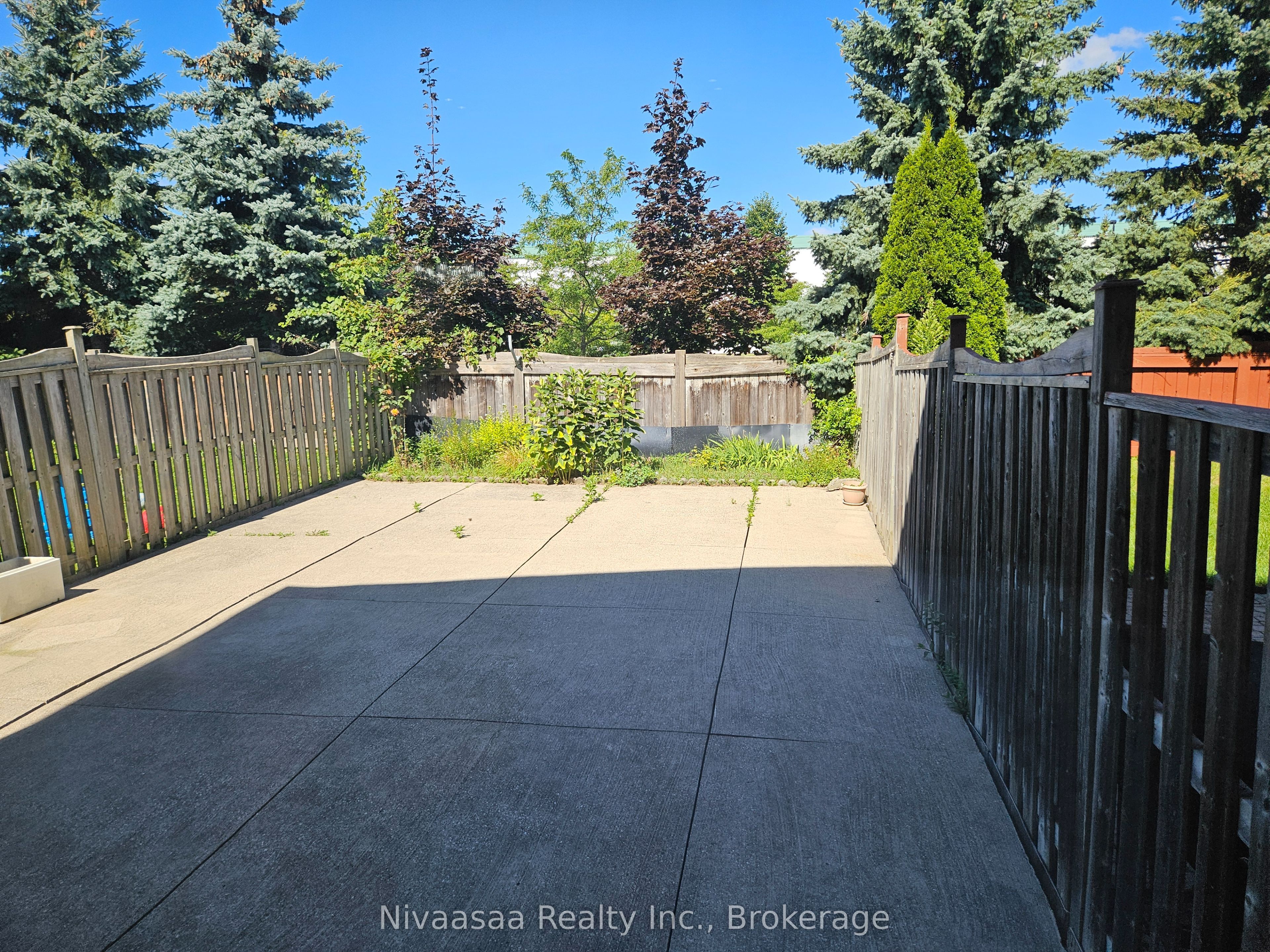 926 Ledbury Crescent Property Photo 29