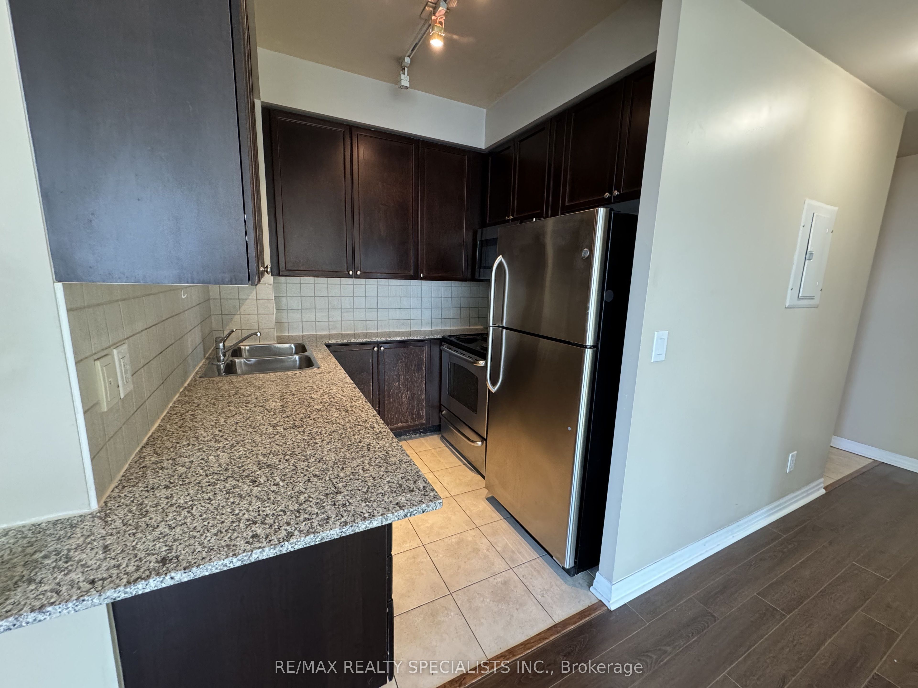 225 Webb Drive 2302 Property Photo 2