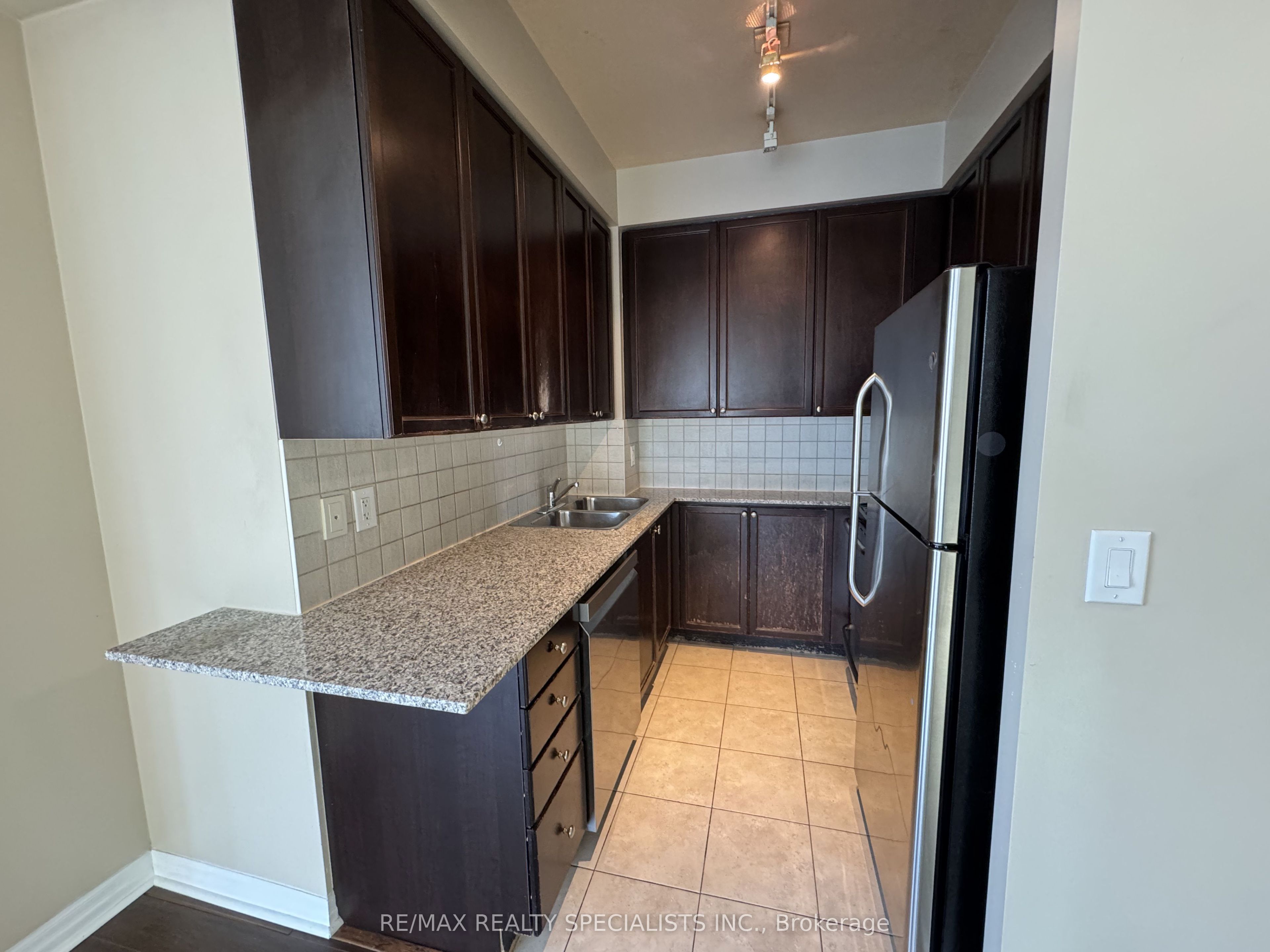 225 Webb Drive 2302 Property Photo 3