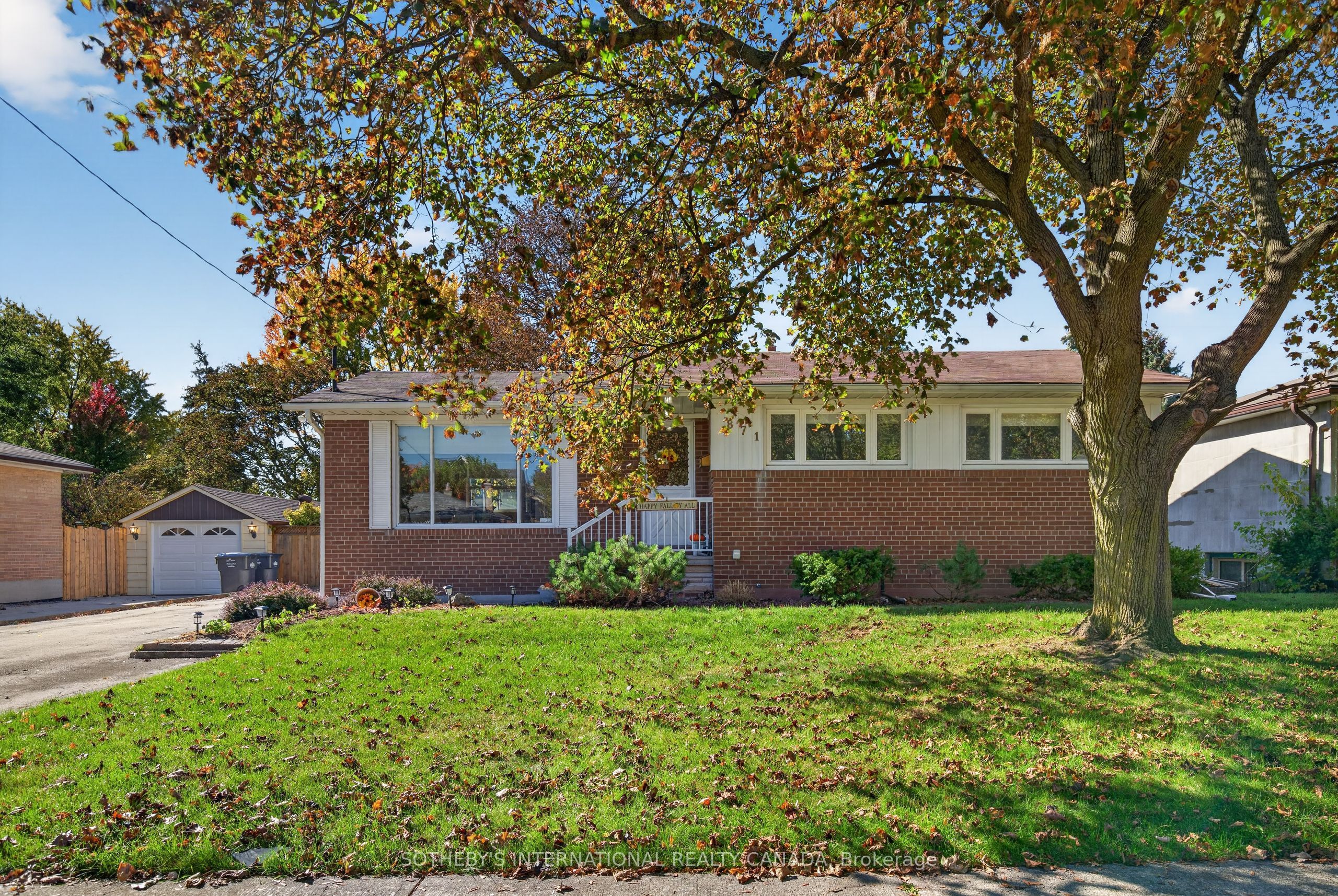 871 Mississauga Valley Boulevard Property Photo 1