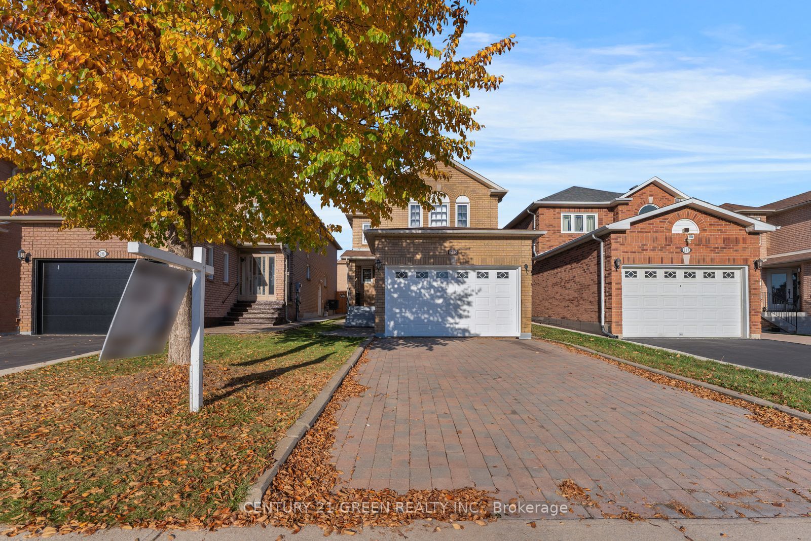 215 Kingknoll Drive Property Photo 1