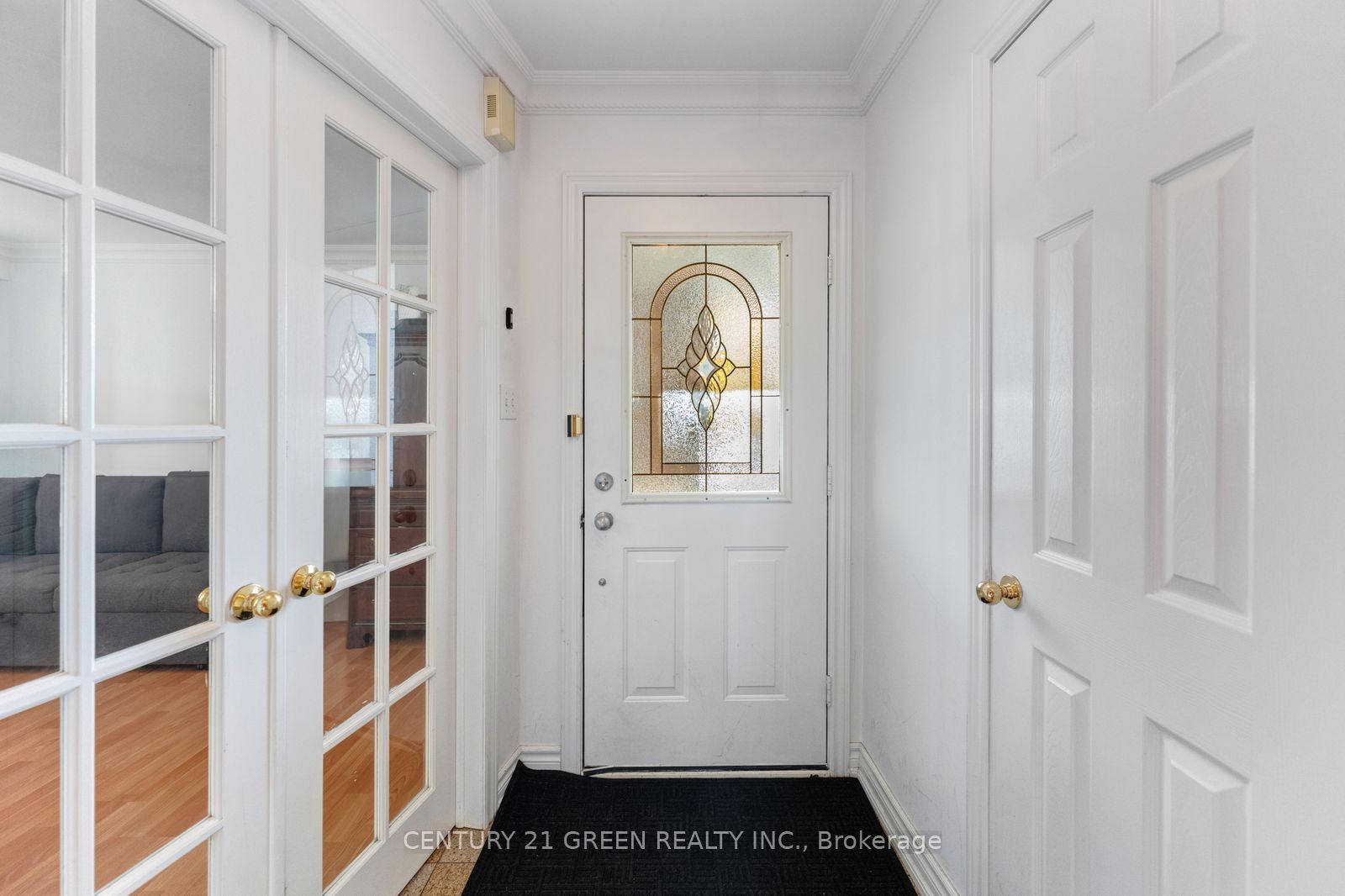 215 Kingknoll Drive Property Photo 6