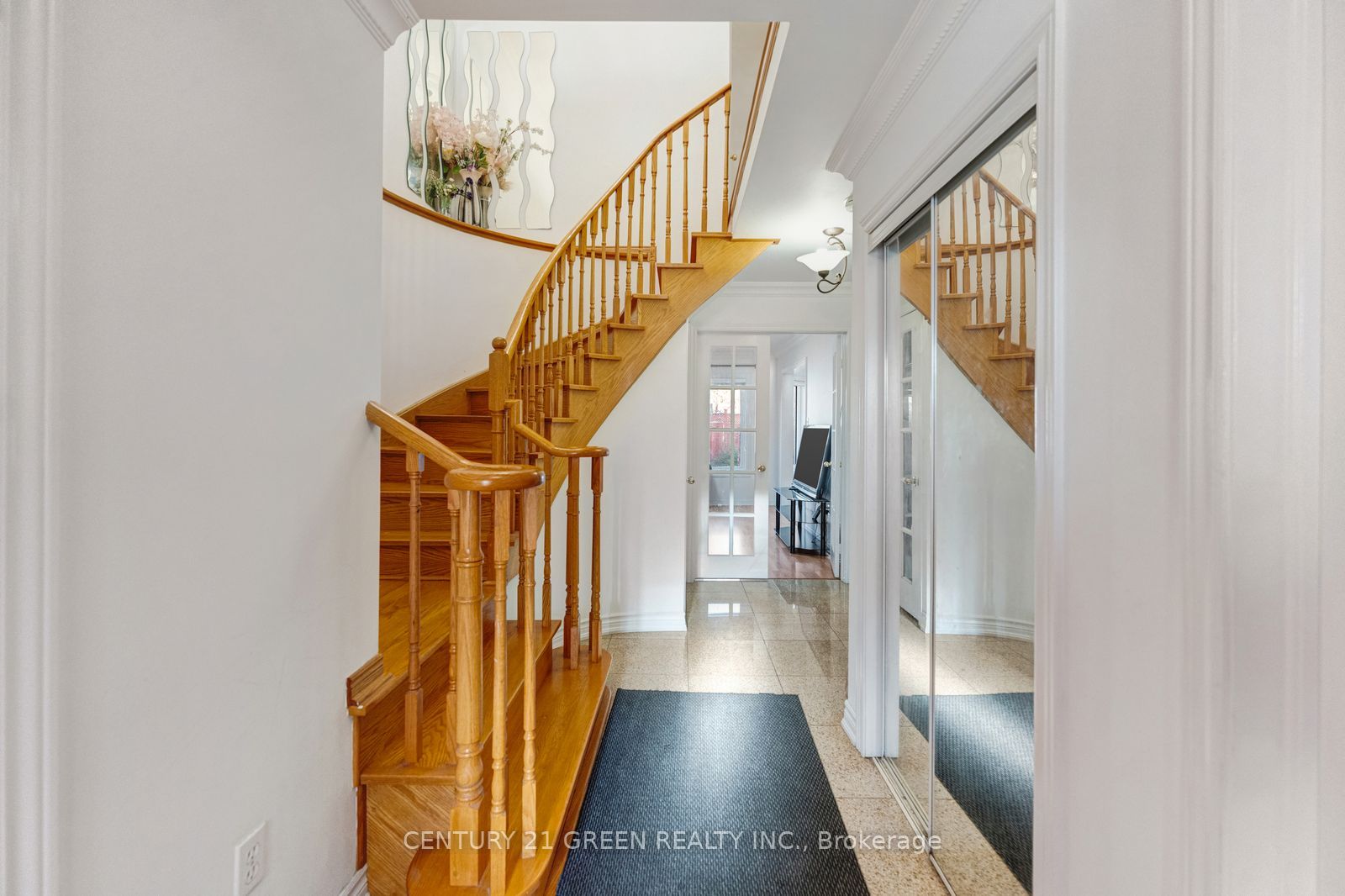 215 Kingknoll Drive Property Photo 9