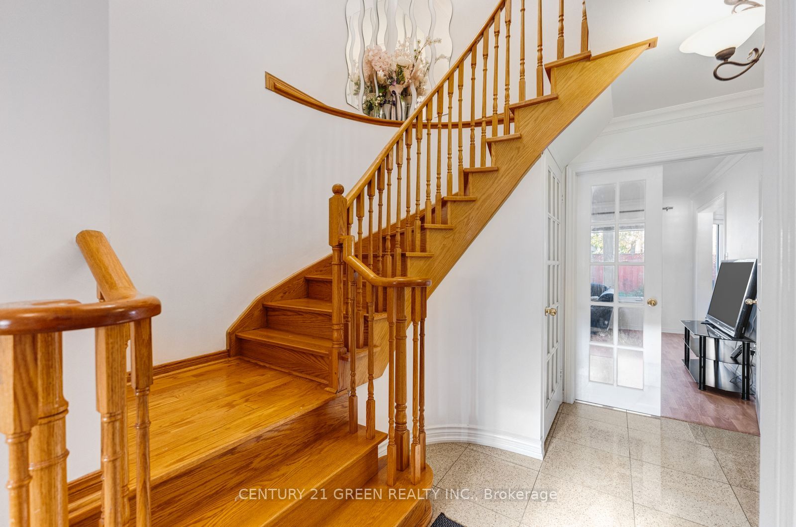 215 Kingknoll Drive Property Photo 10