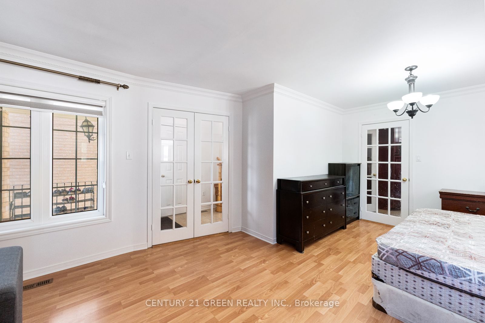 215 Kingknoll Drive Property Photo 14