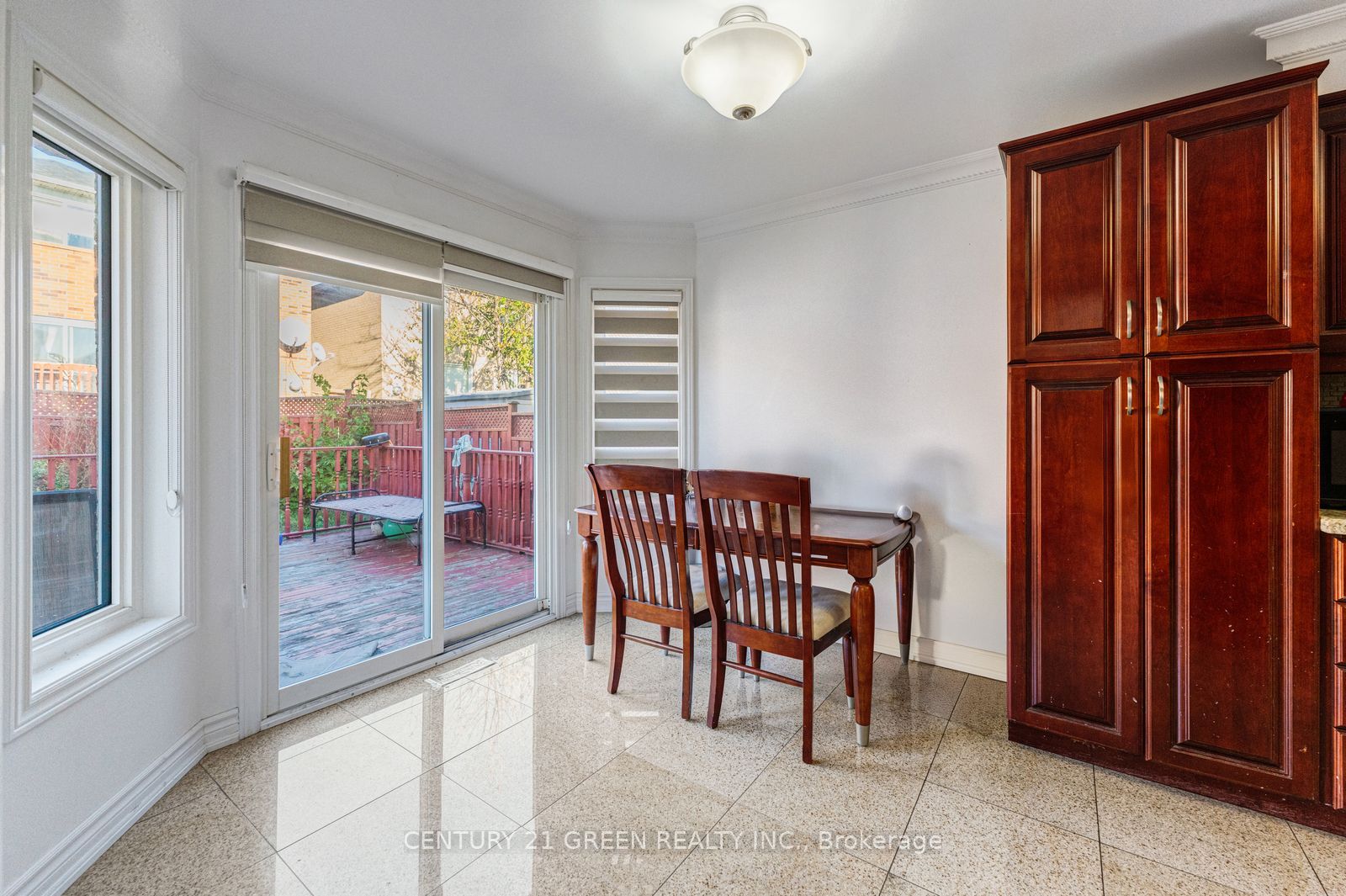215 Kingknoll Drive Property Photo 17