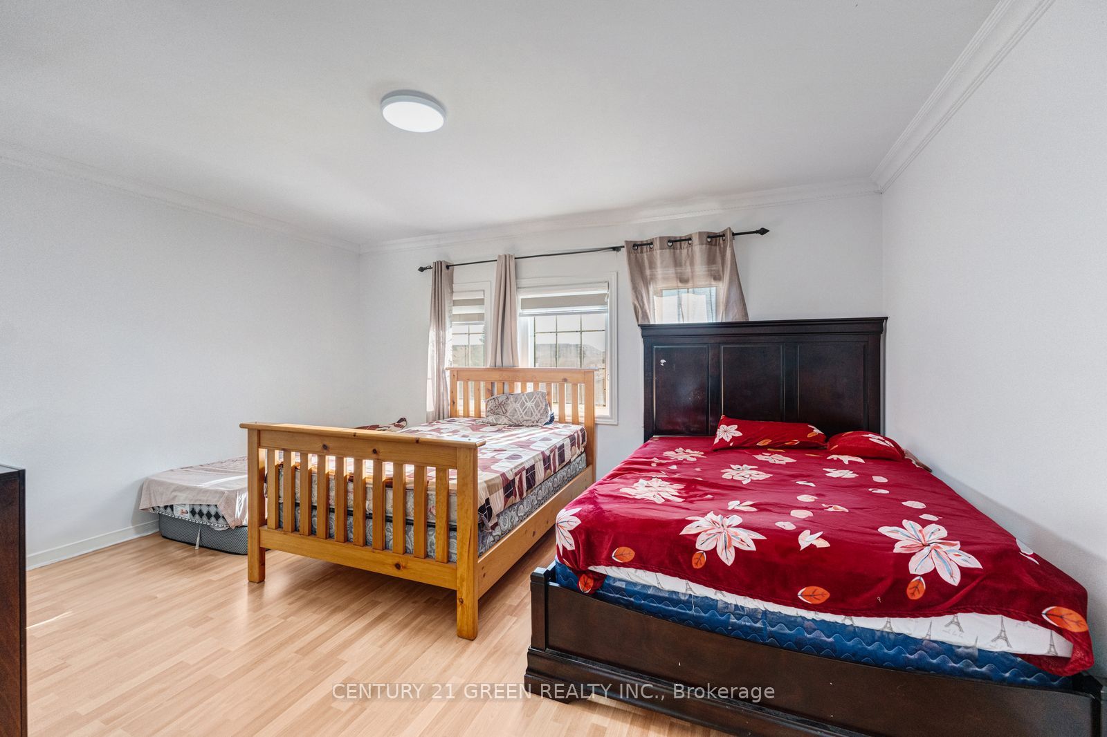 215 Kingknoll Drive Property Photo 24