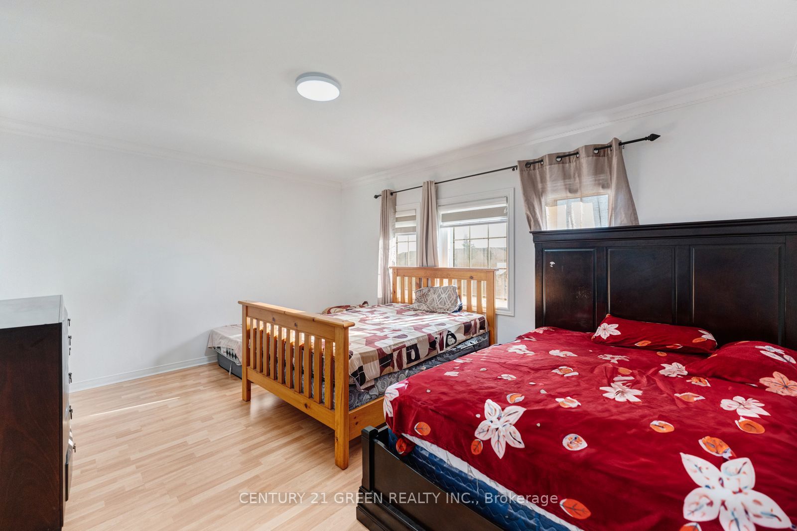 215 Kingknoll Drive Property Photo 25