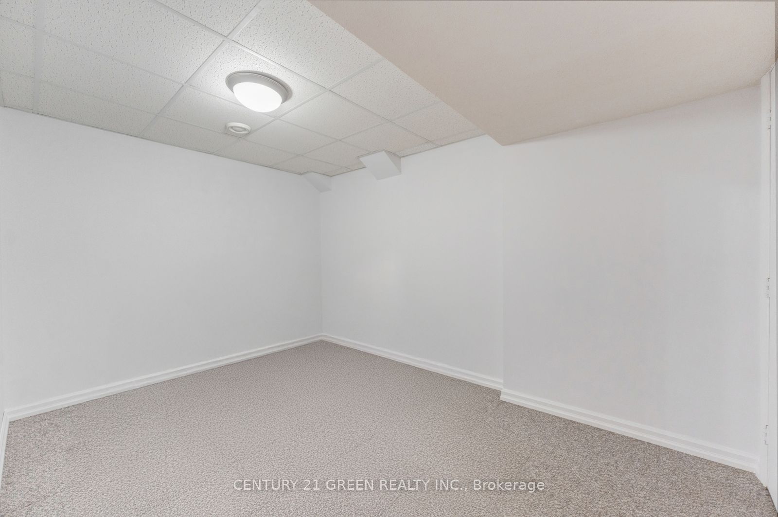 215 Kingknoll Drive Property Photo 42