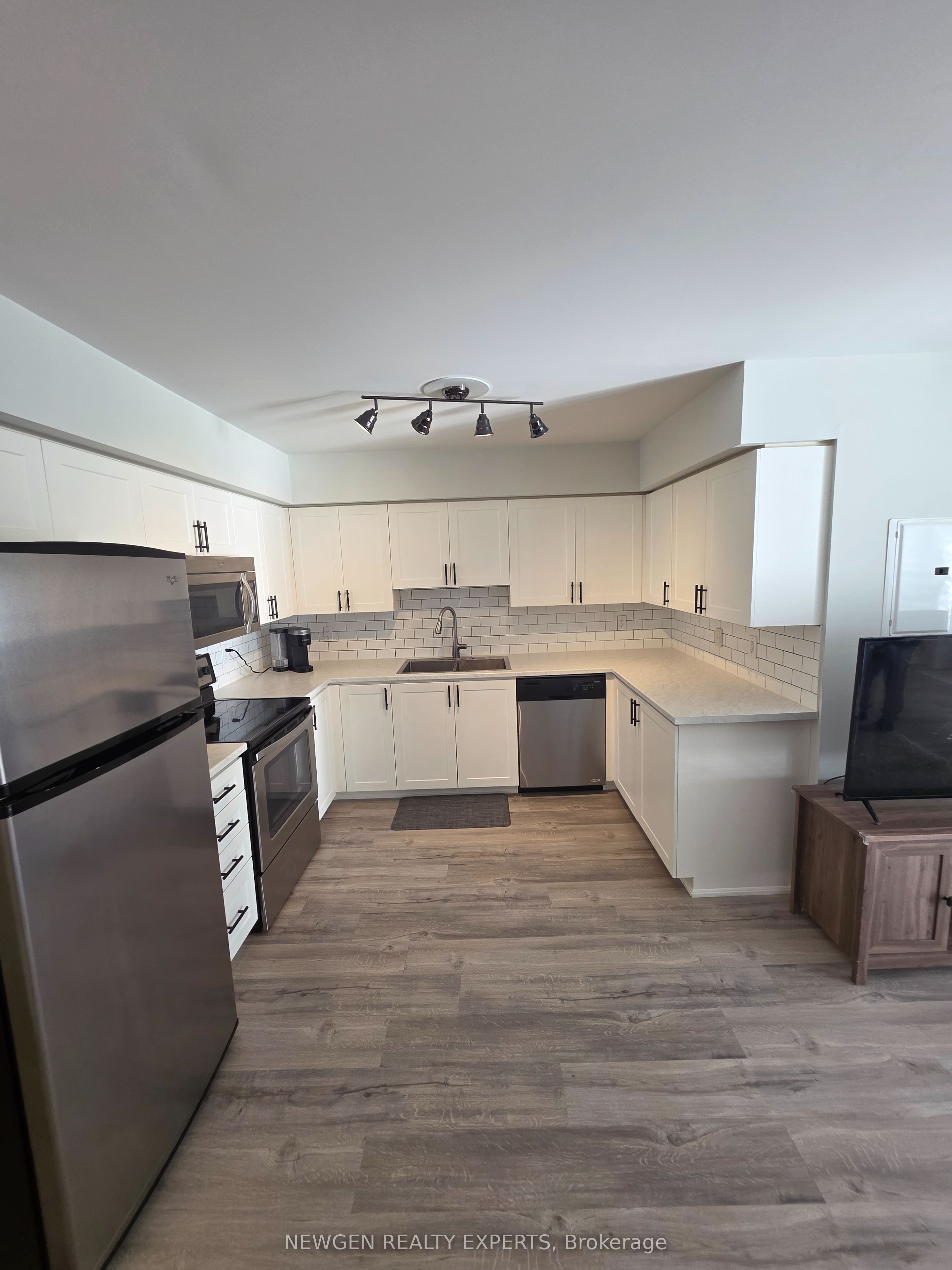 2468 Post Road 28 Property Photo 6