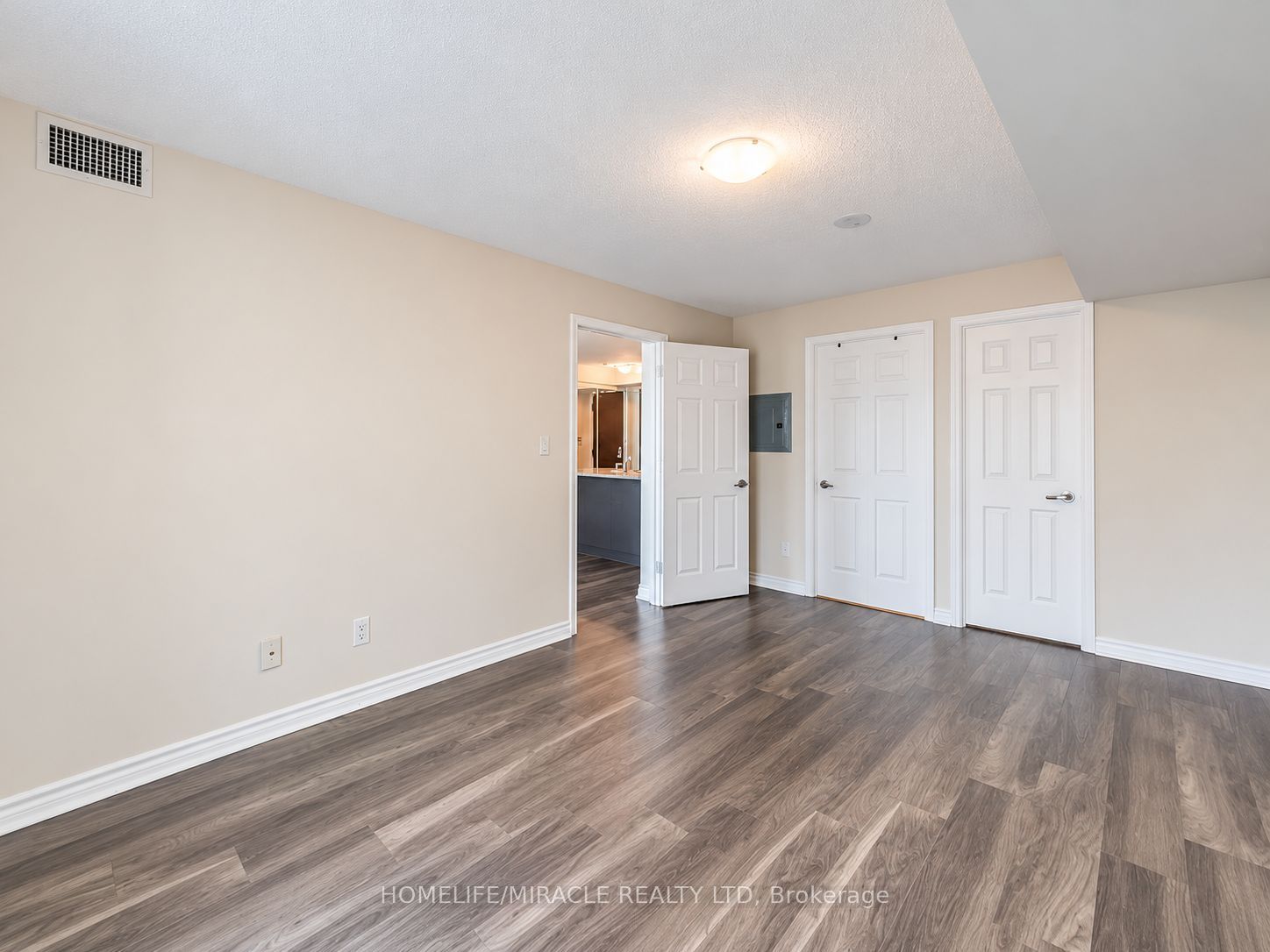 335 Rathburn Road W 1510 Property Photo 11