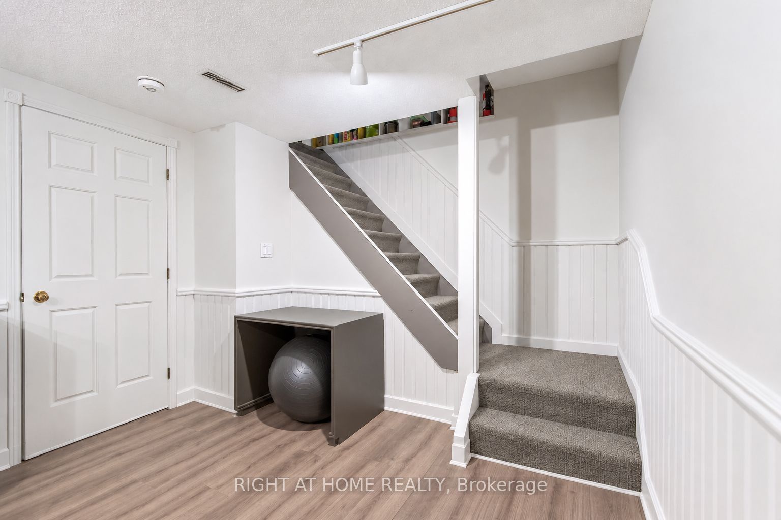 19 Clara Street Property Photo 38