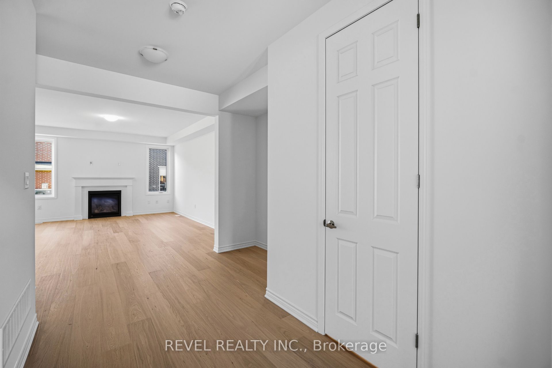 1509 Zilio Terrace Property Photo 2