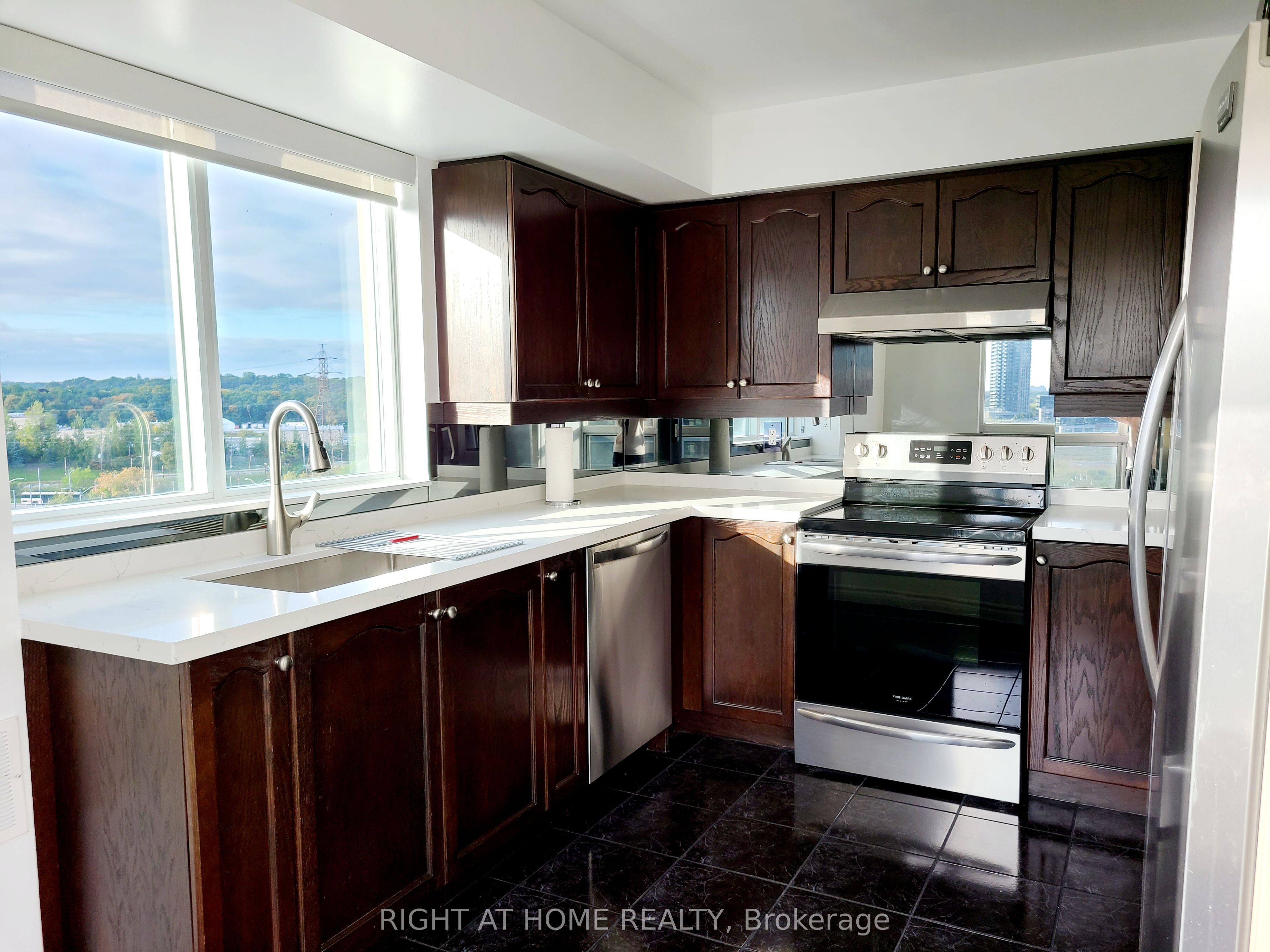 2111 Lake Shore Boulevard W 1008 Property Photo 17