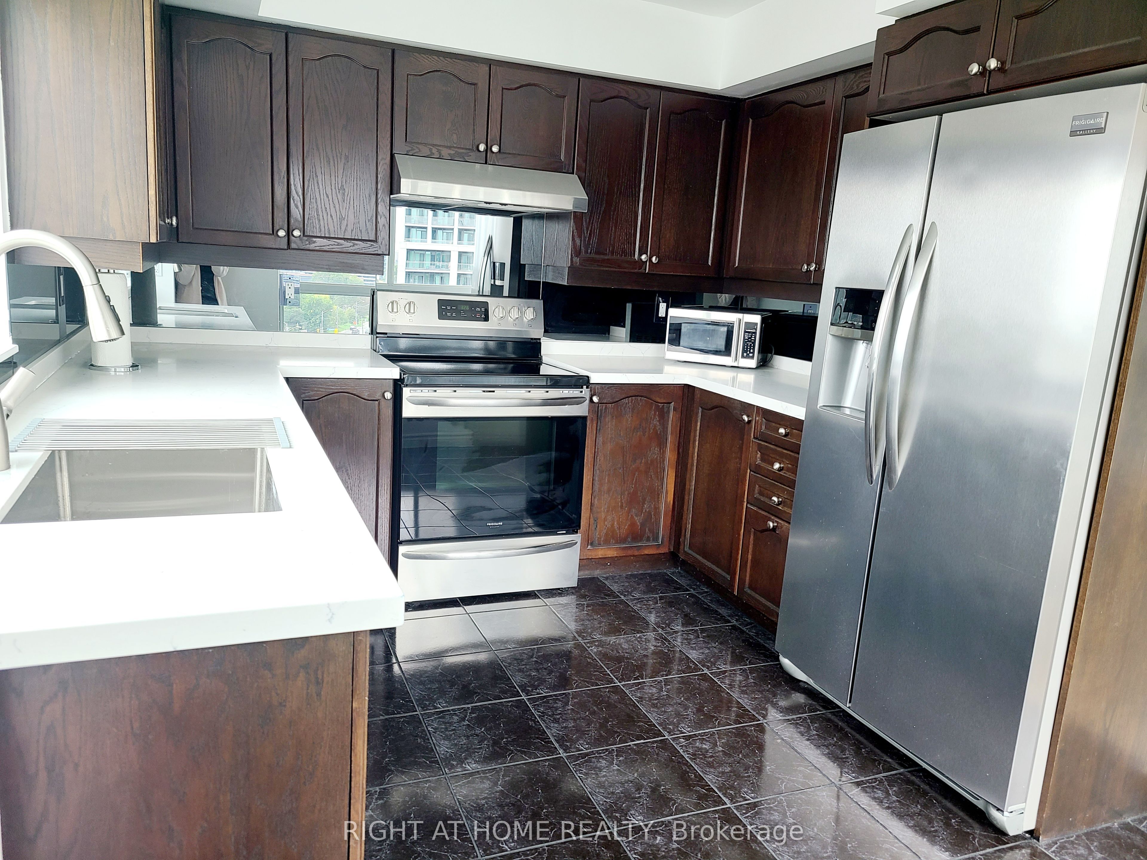 2111 Lake Shore Boulevard W 1008 Property Photo 18