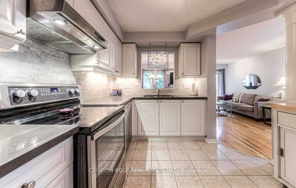 2096 Glenhampton Road Property Photo 9