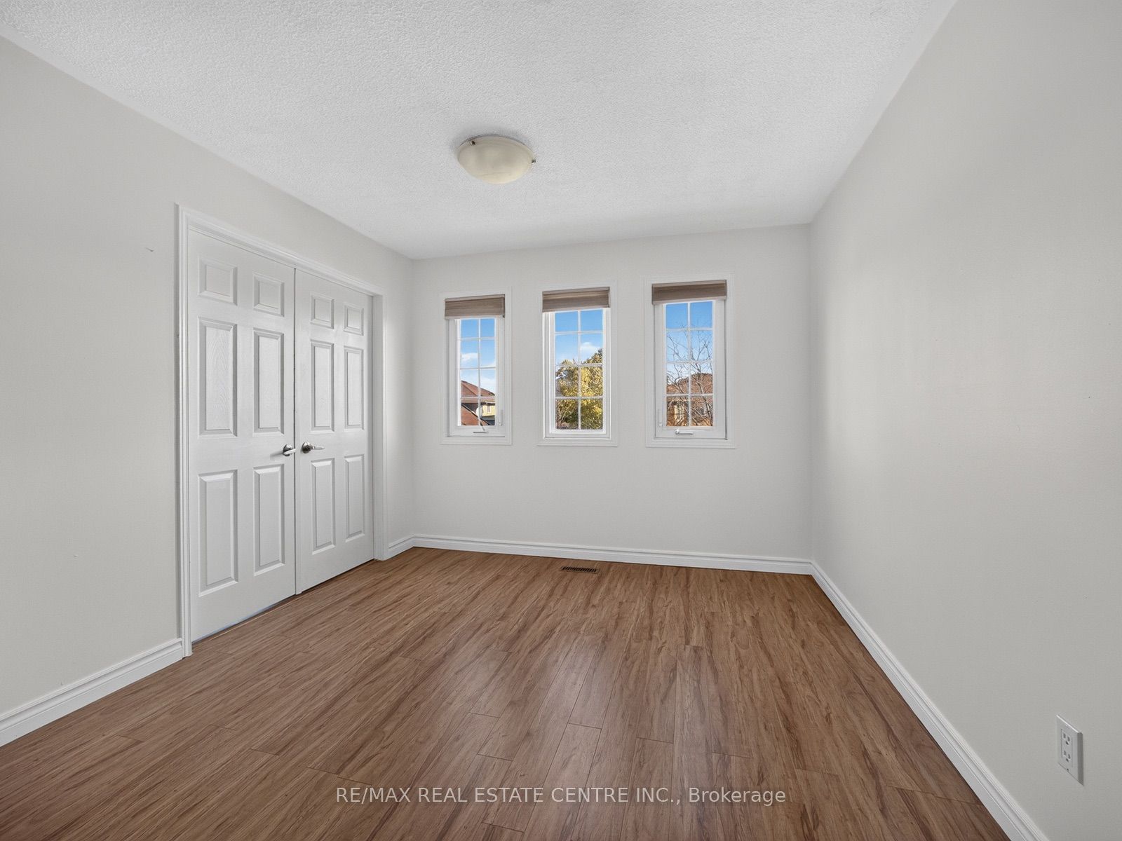 15 Hedgerow Avenue Property Photo 35