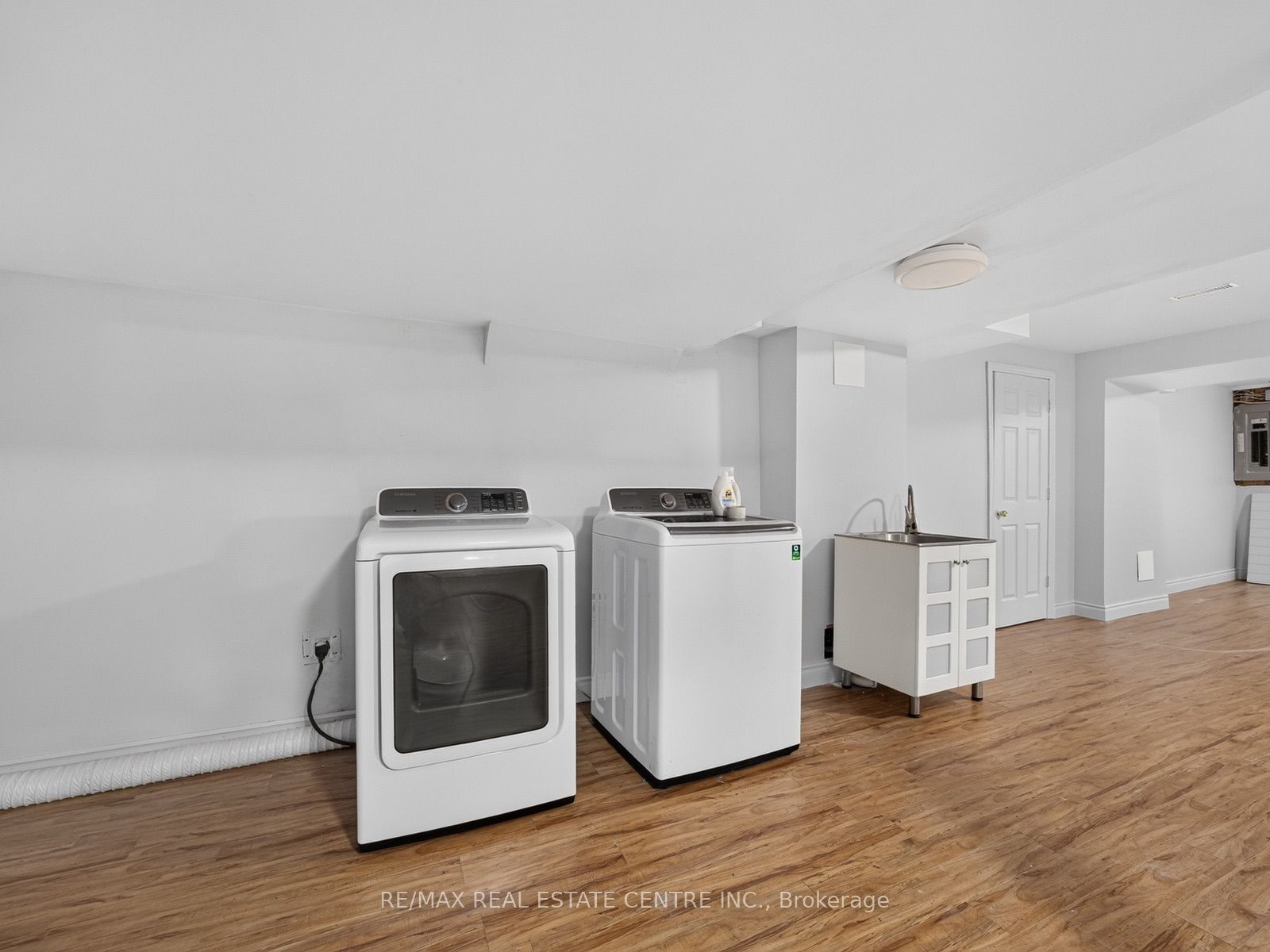 15 Hedgerow Avenue Property Photo 37