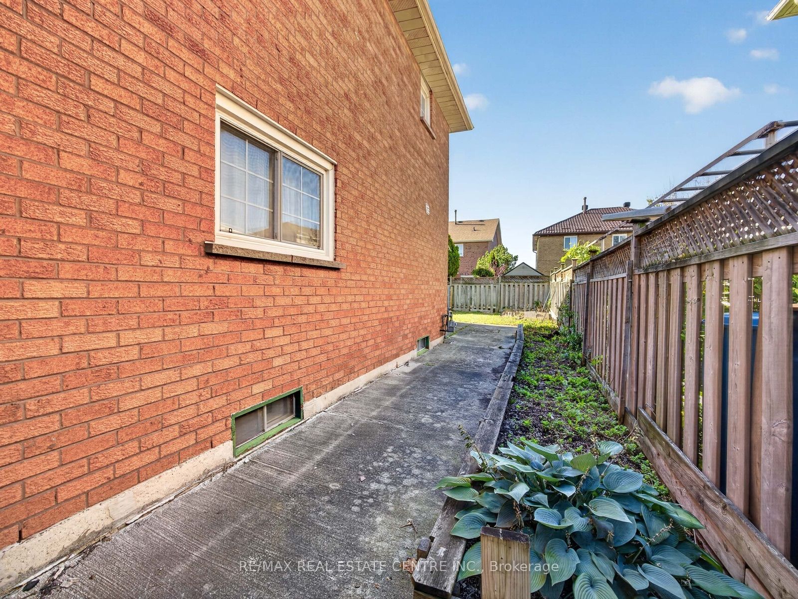 15 Hedgerow Avenue Property Photo 47