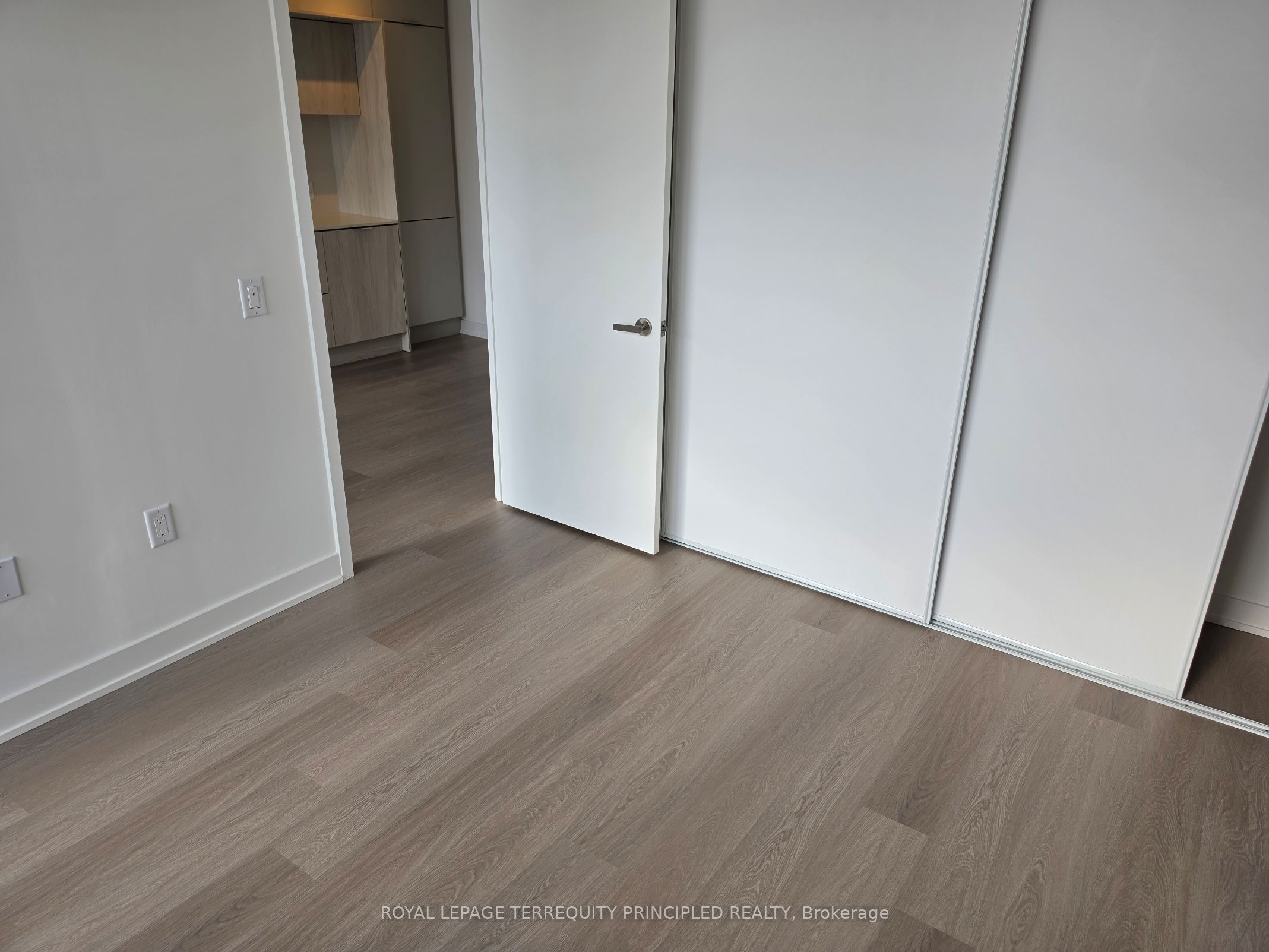 448 Burnhamthorpe Road W 517 Property Photo 6
