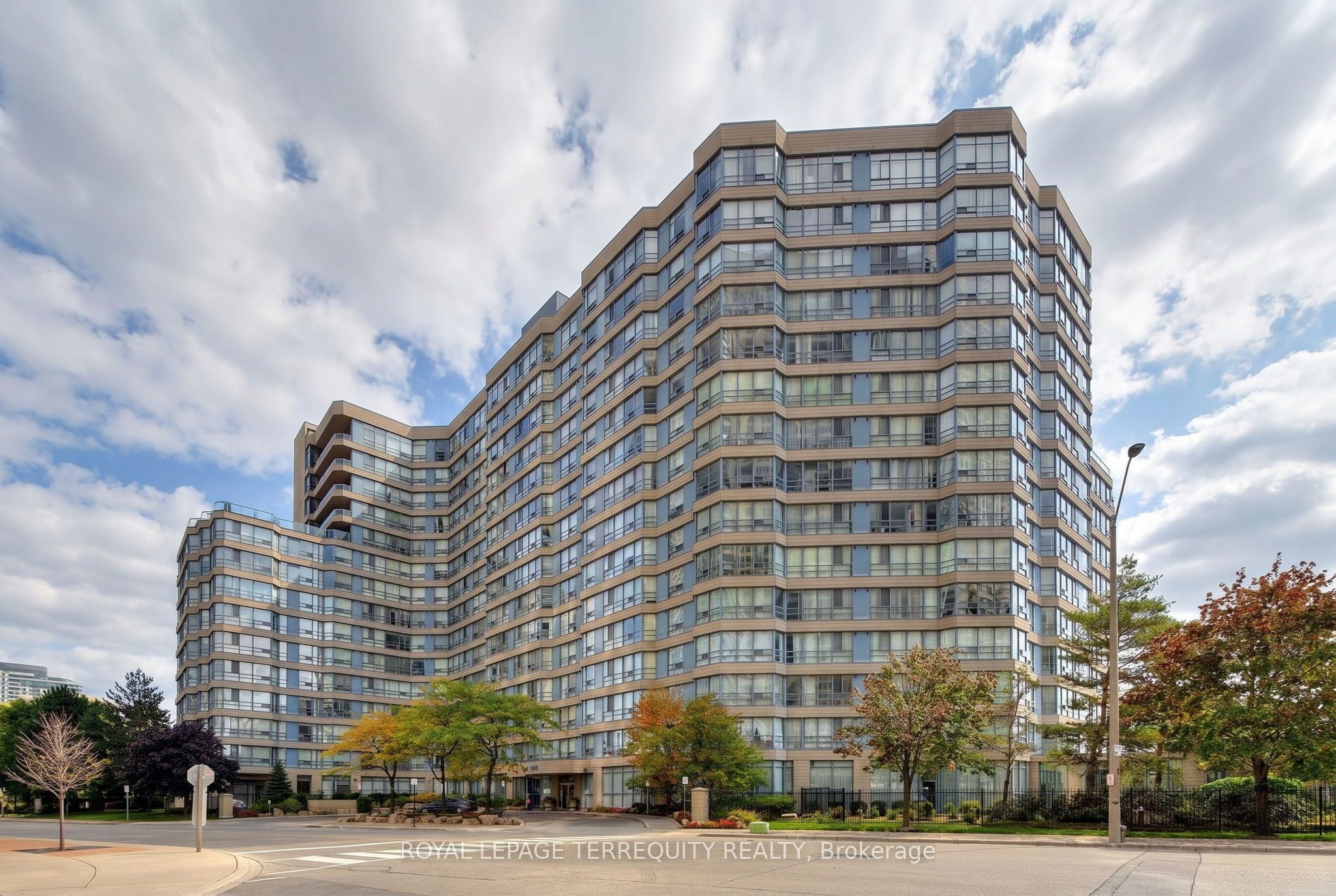 250 Webb Drive 1512 Property Photo 1
