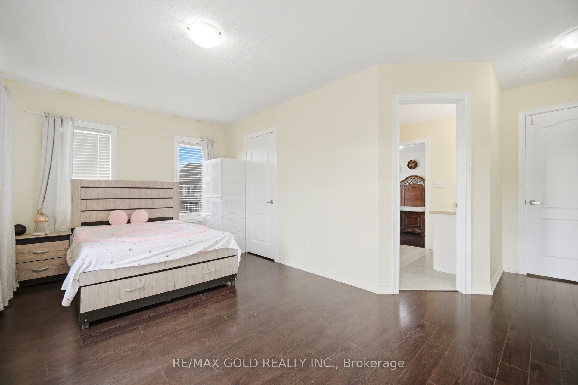 49 Squire Ellis Drive Property Photo 32