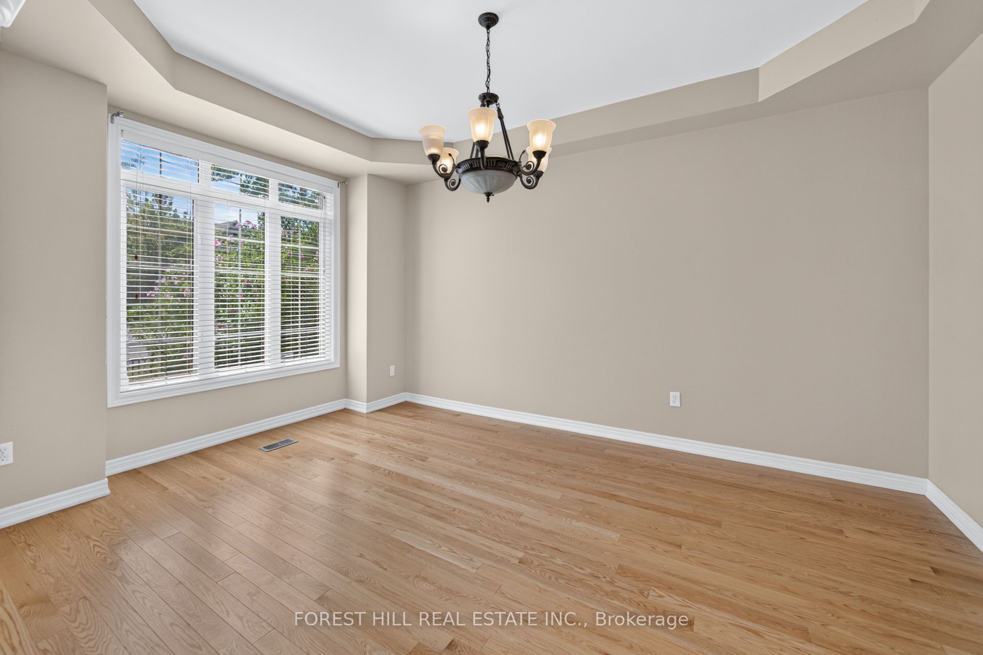 3549 Eglinton Avenue W Property Photo 4