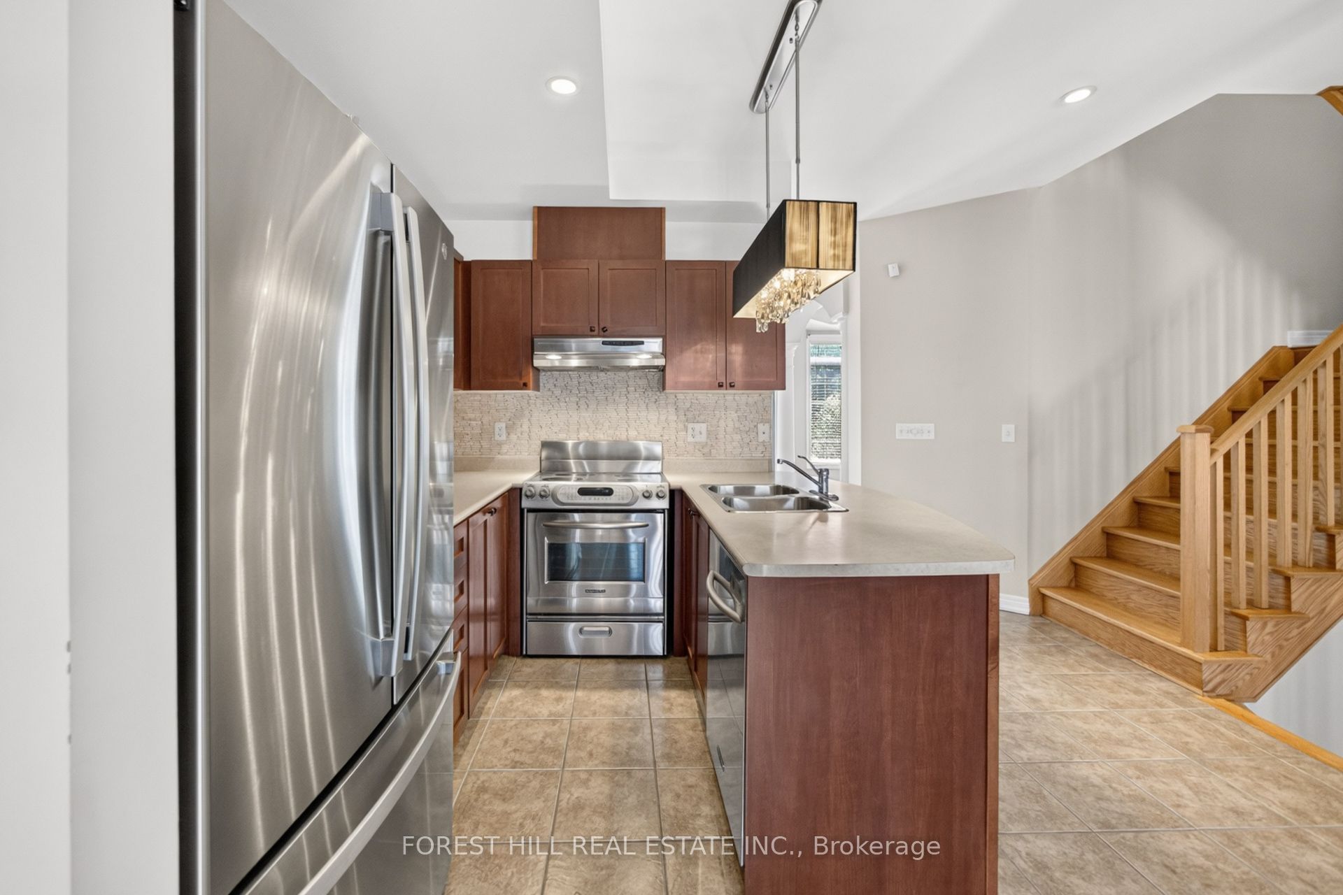 3549 Eglinton Avenue W Property Photo 8