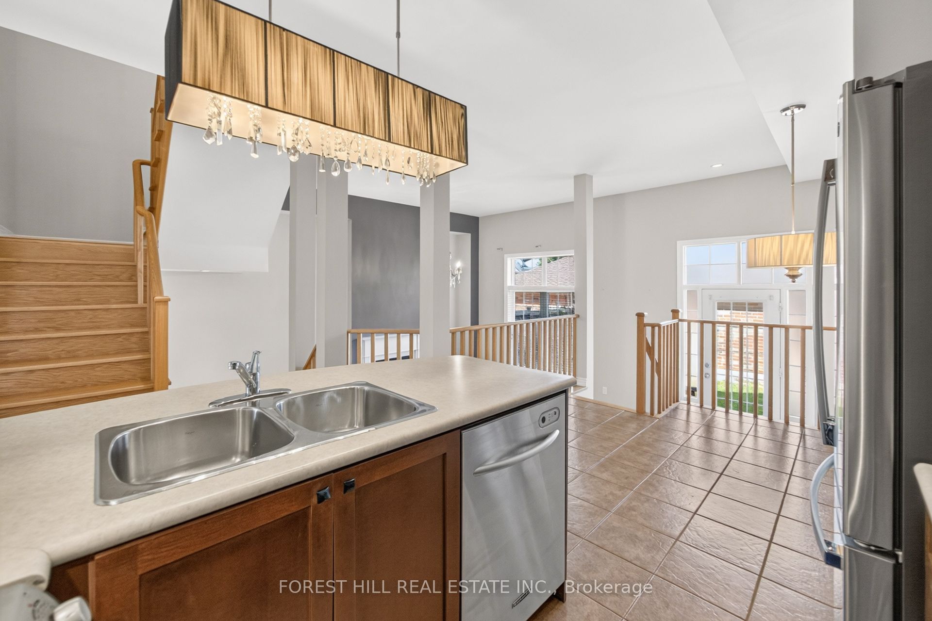 3549 Eglinton Avenue W Property Photo 9