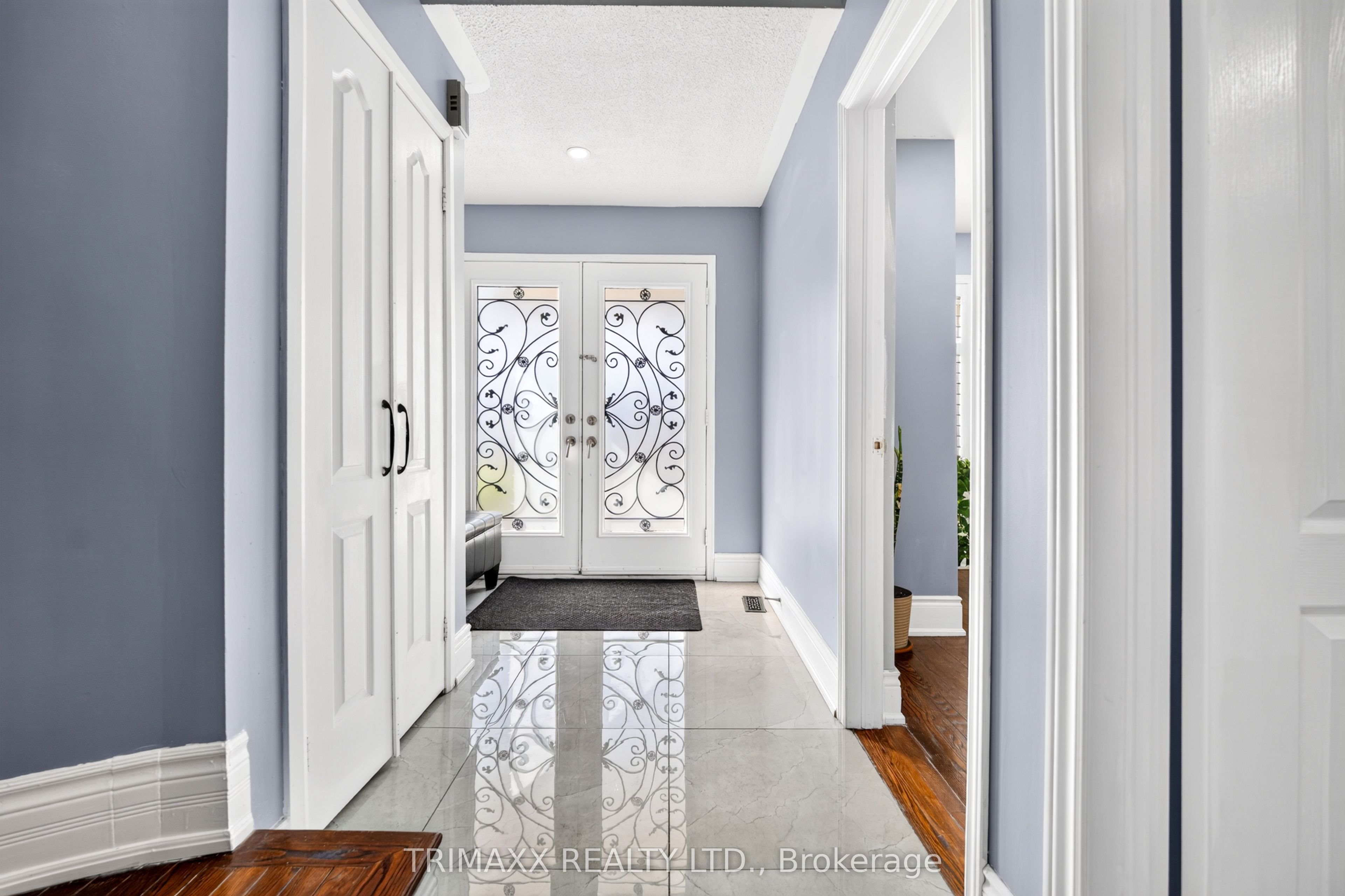 19 Leopard Gate Property Photo 4