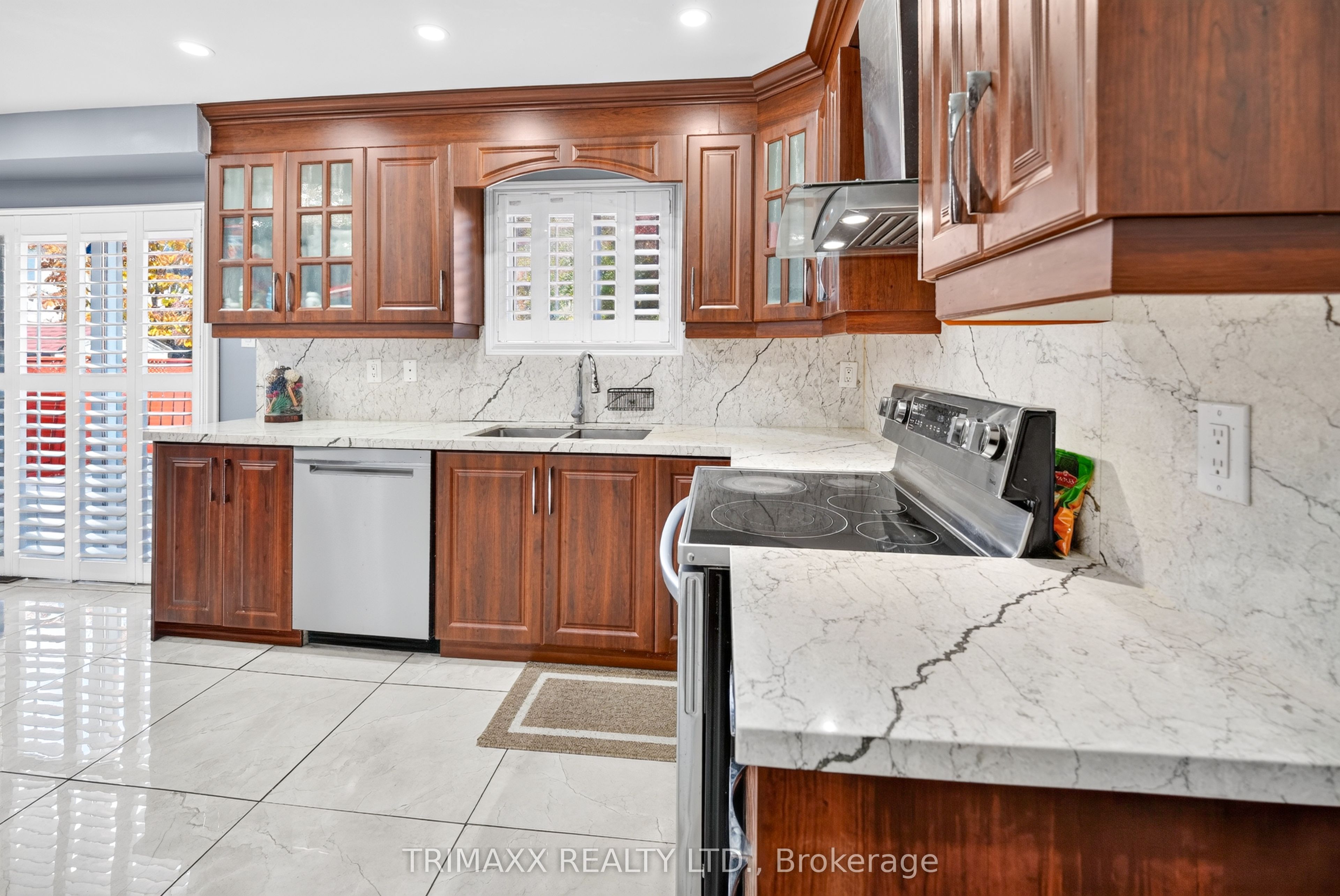 19 Leopard Gate Property Photo 11