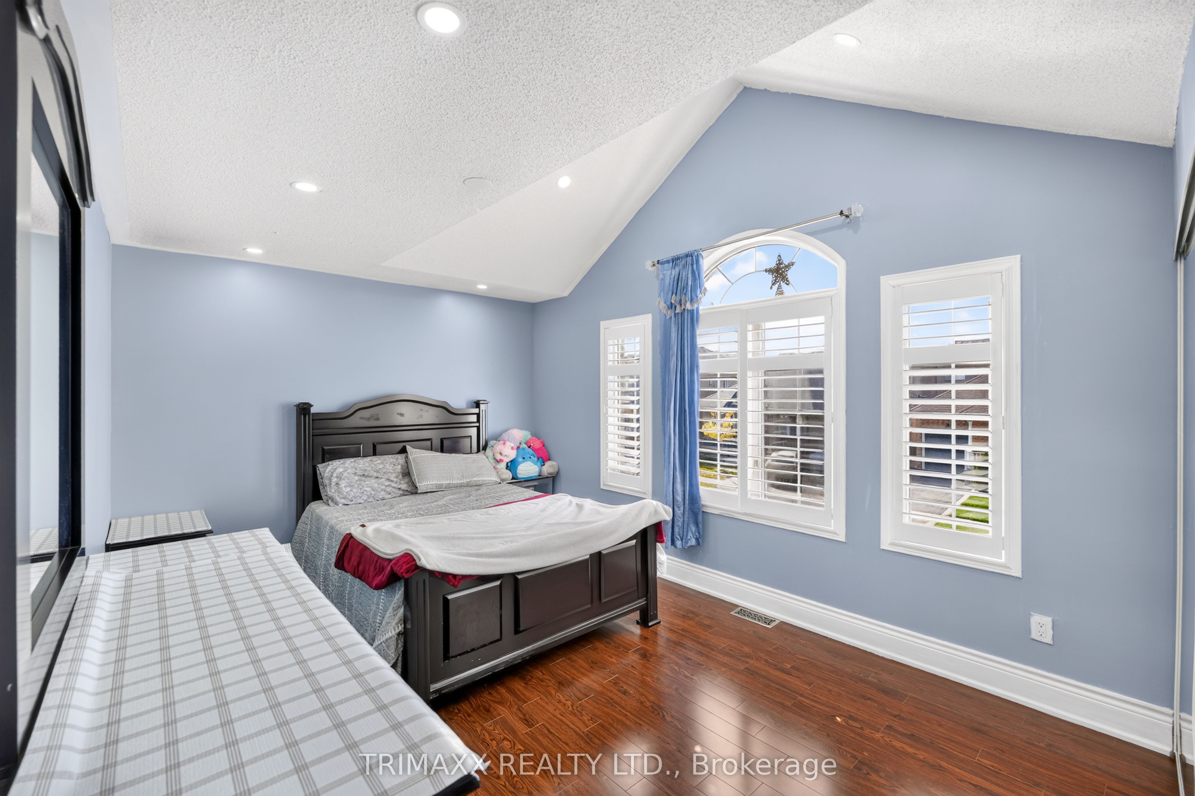 19 Leopard Gate Property Photo 18