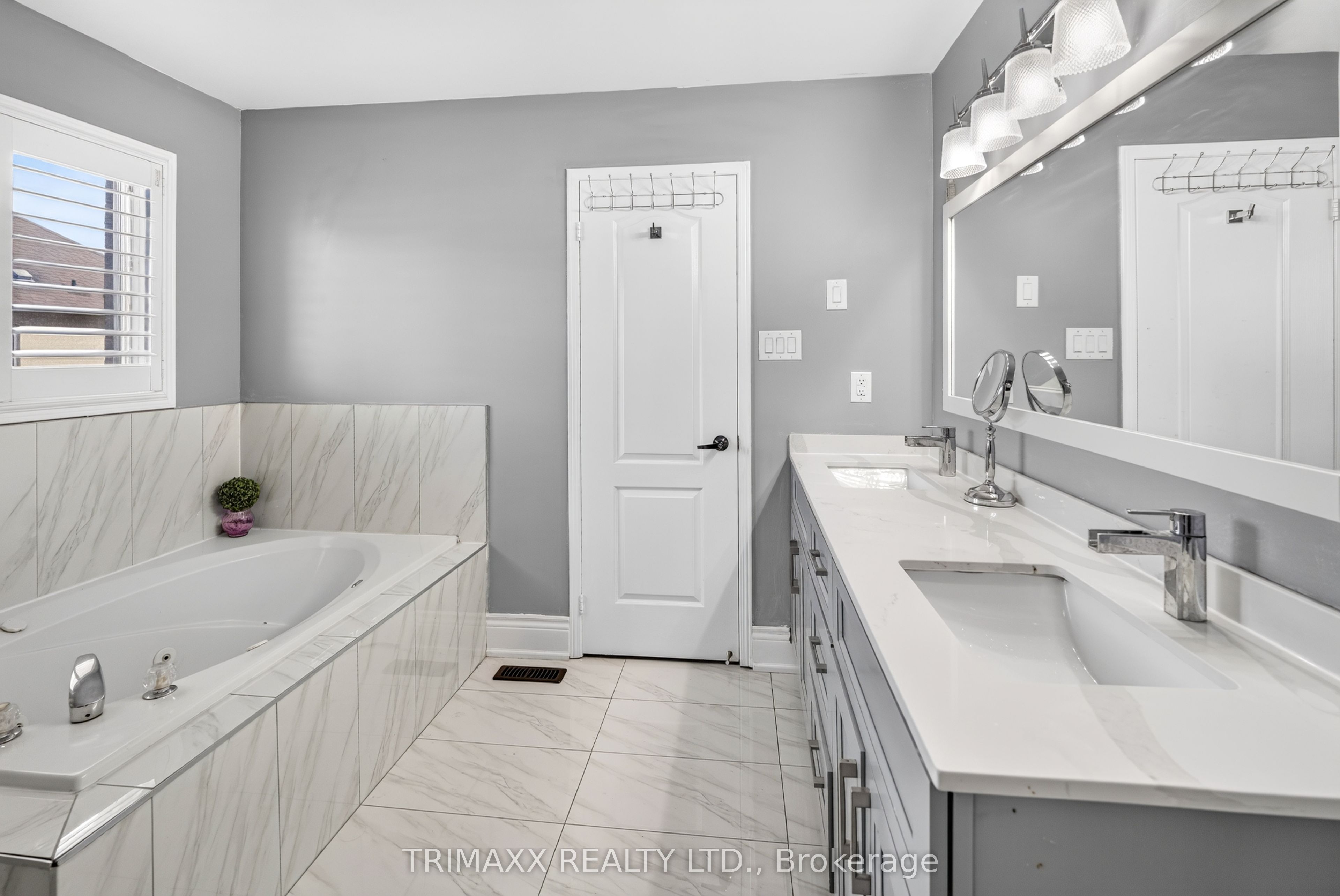 19 Leopard Gate Property Photo 21