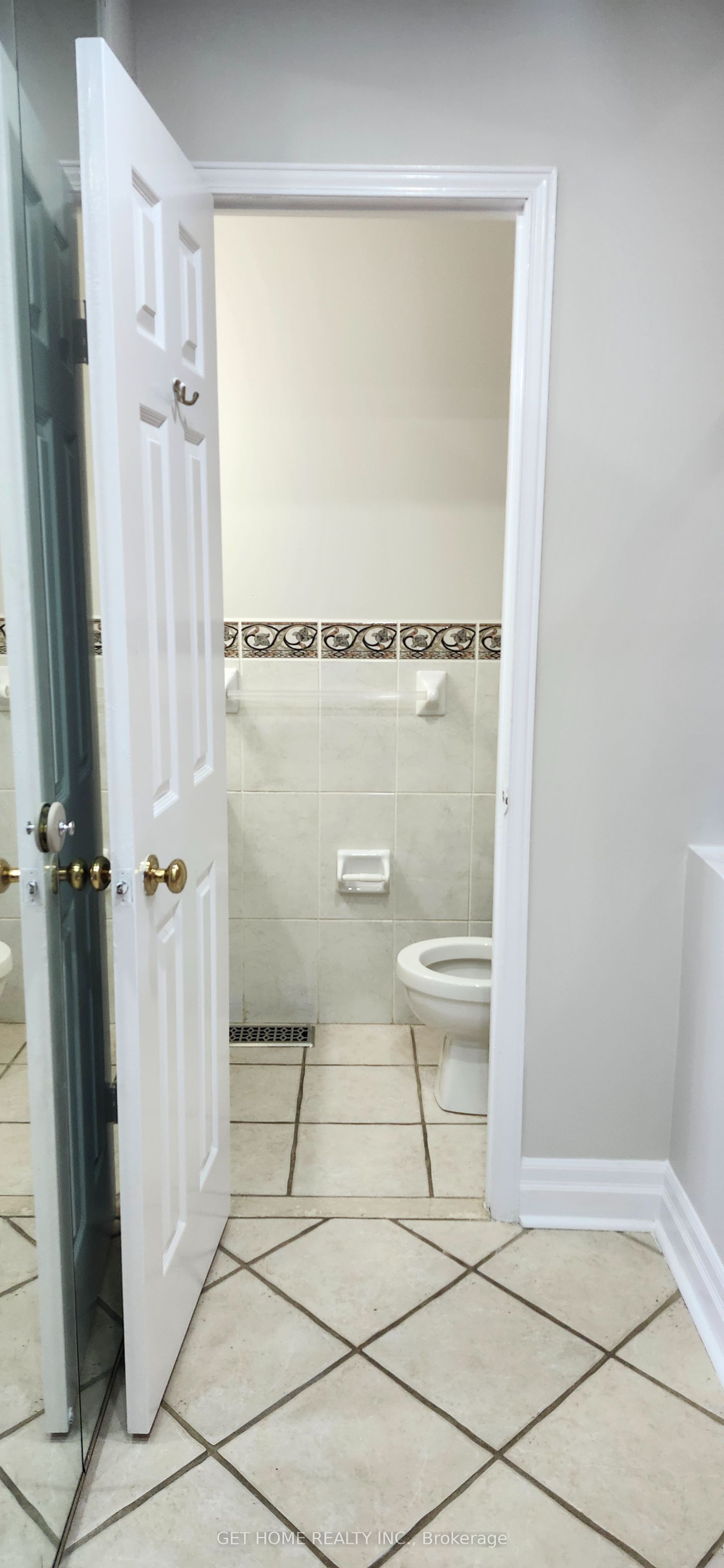 32 Torrance Woods Main Property Photo 4