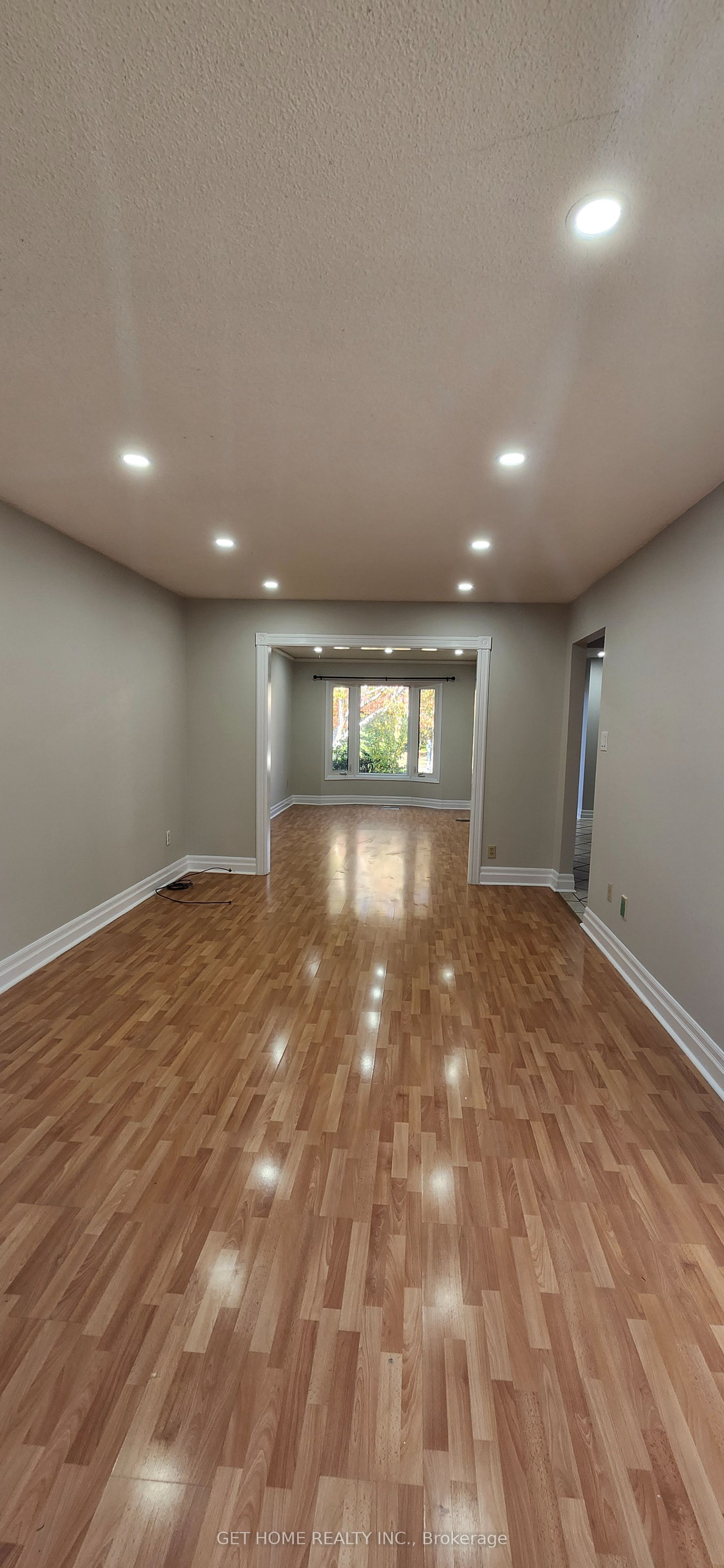 32 Torrance Woods Main Property Photo 10