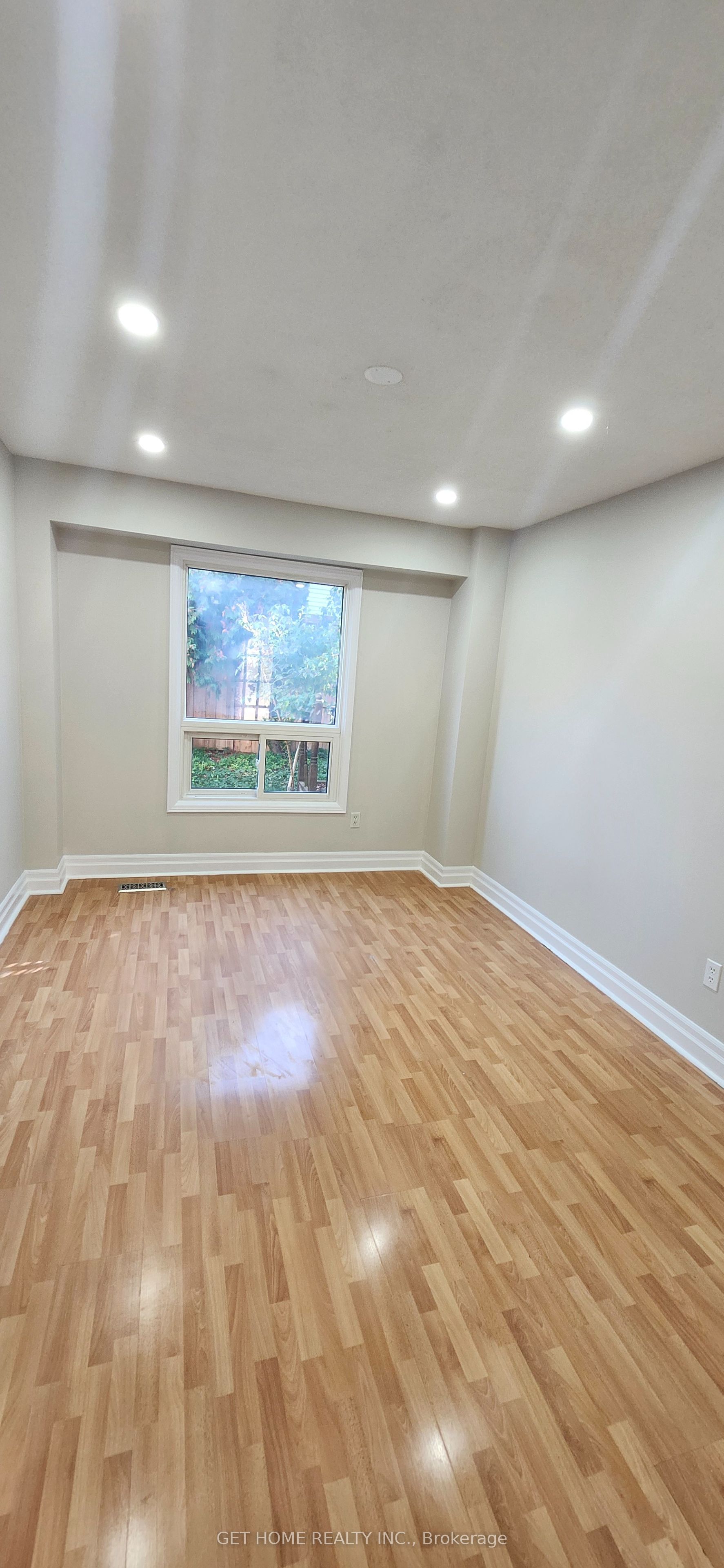 32 Torrance Woods Main Property Photo 16