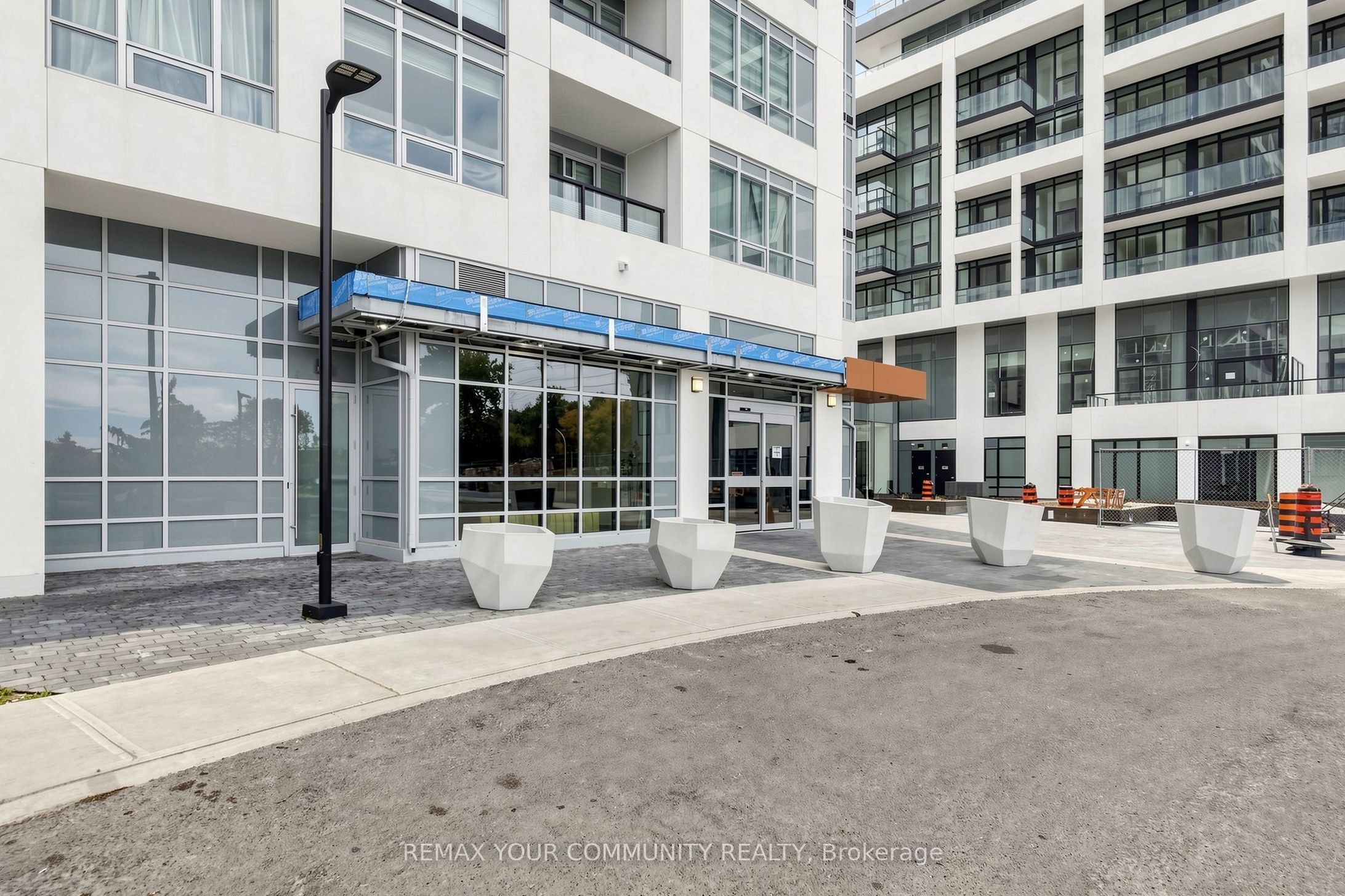 209 Steeles Avenue W 3604 Property Photo 3