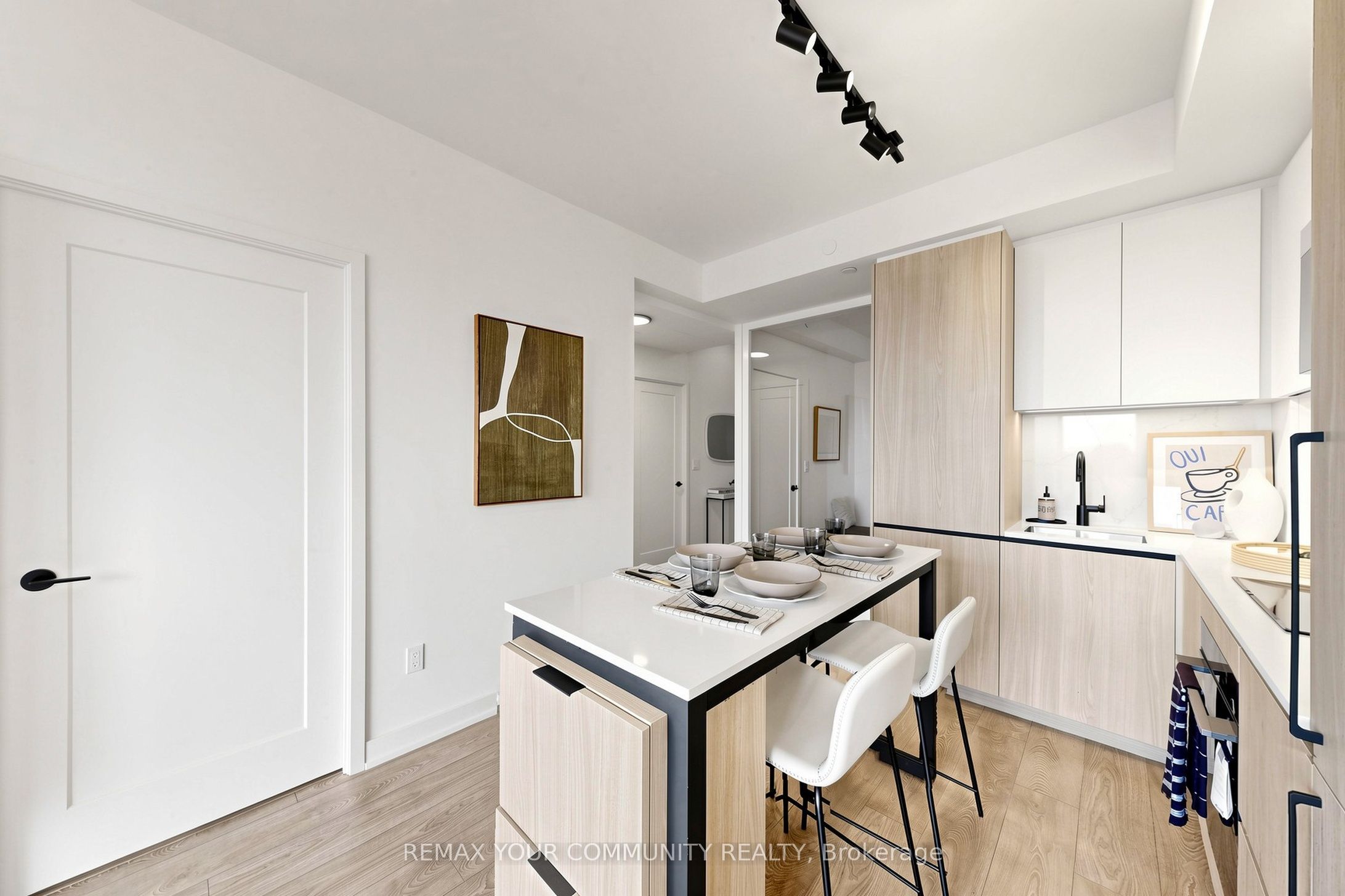 209 Steeles Avenue W 3604 Property Photo 10