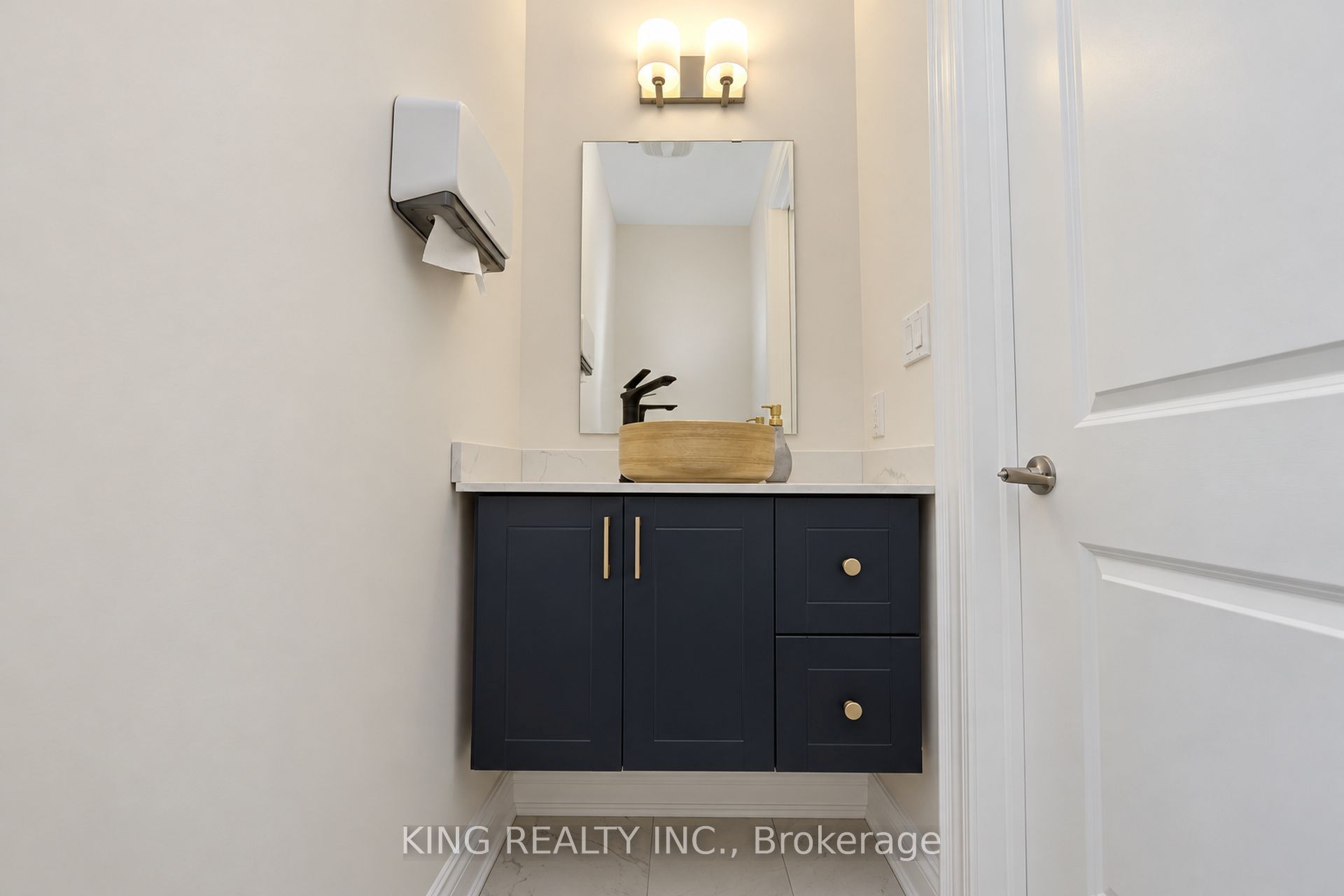 2359 Irene Crescent Property Photo 5