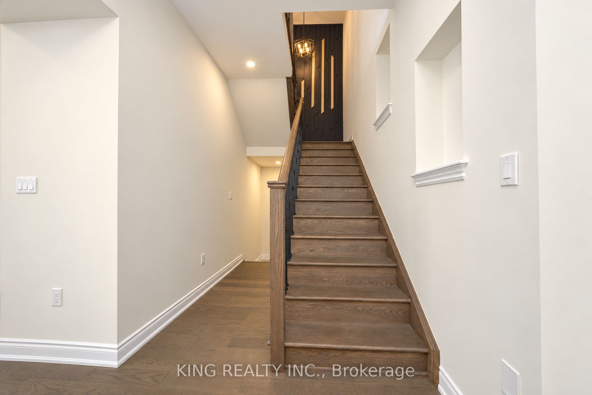 2359 Irene Crescent Property Photo 16