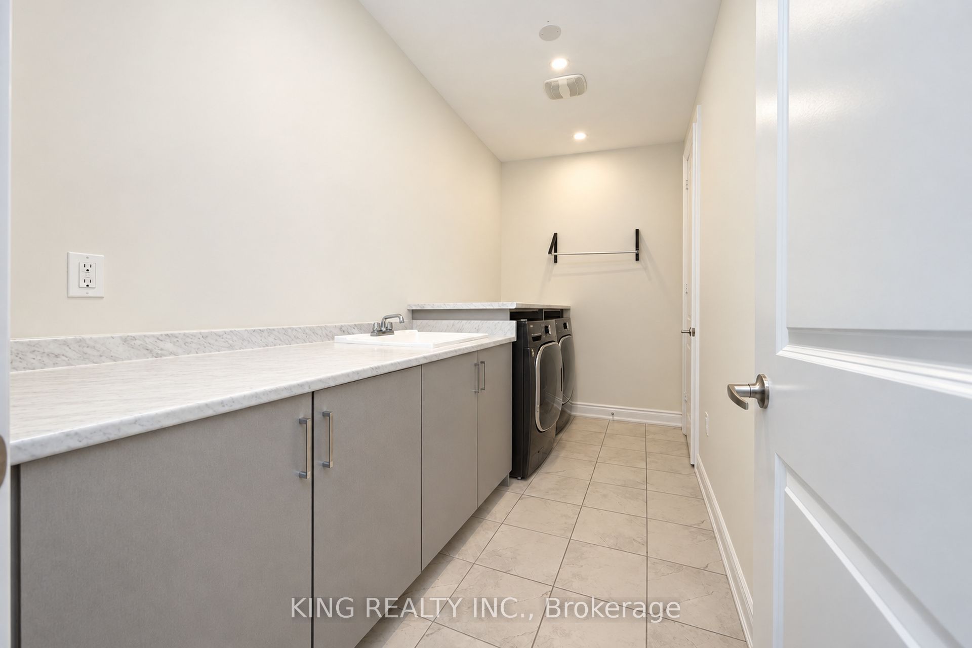 2359 Irene Crescent Property Photo 30