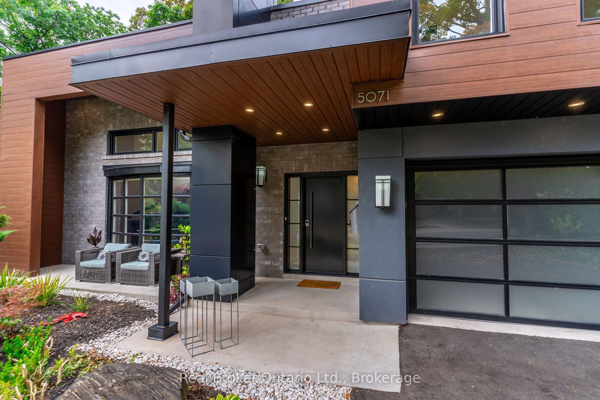 5071 Spruce Avenue Property Photo 3