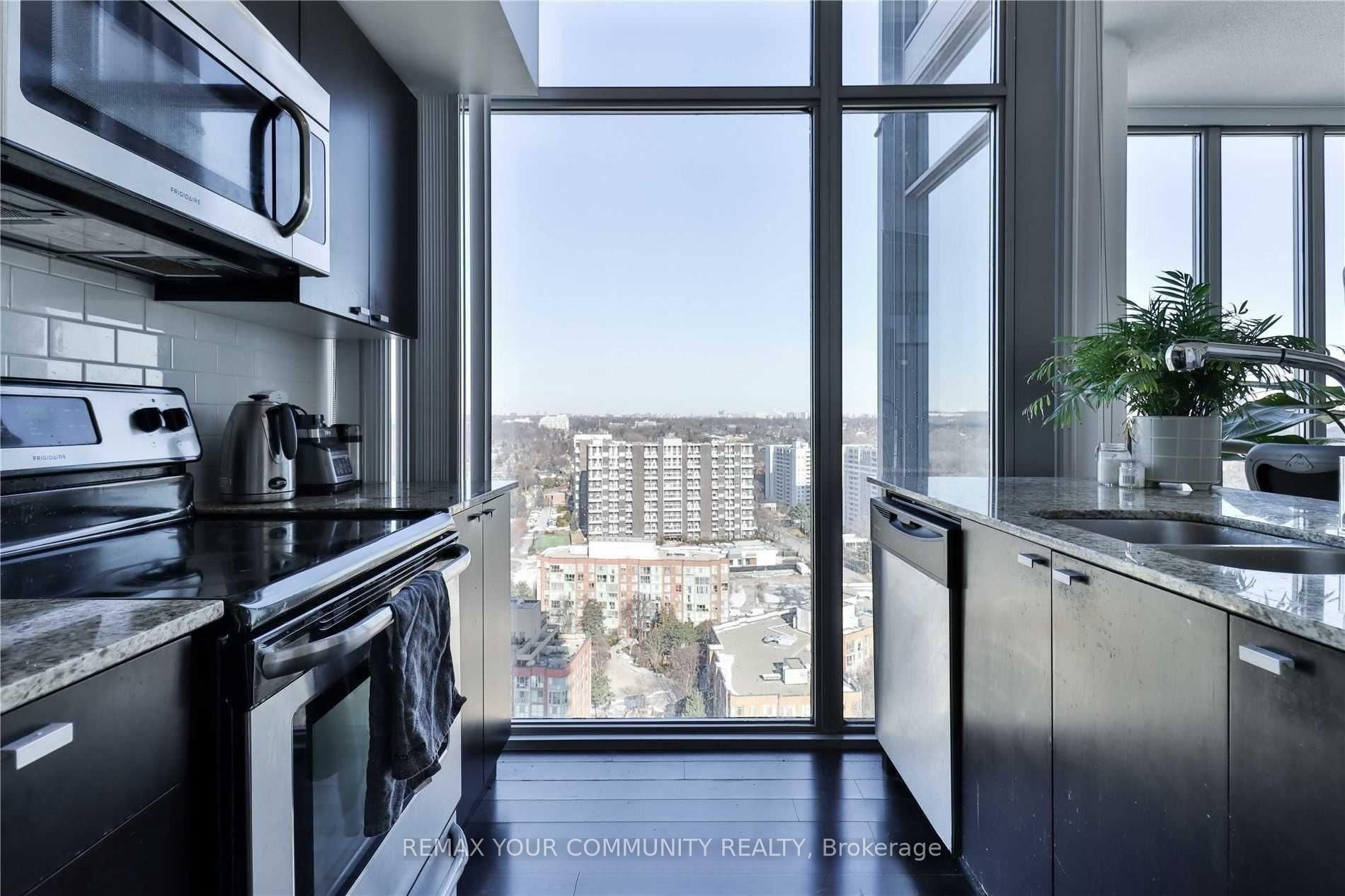 105 The Queensway 2211 Property Photo 4
