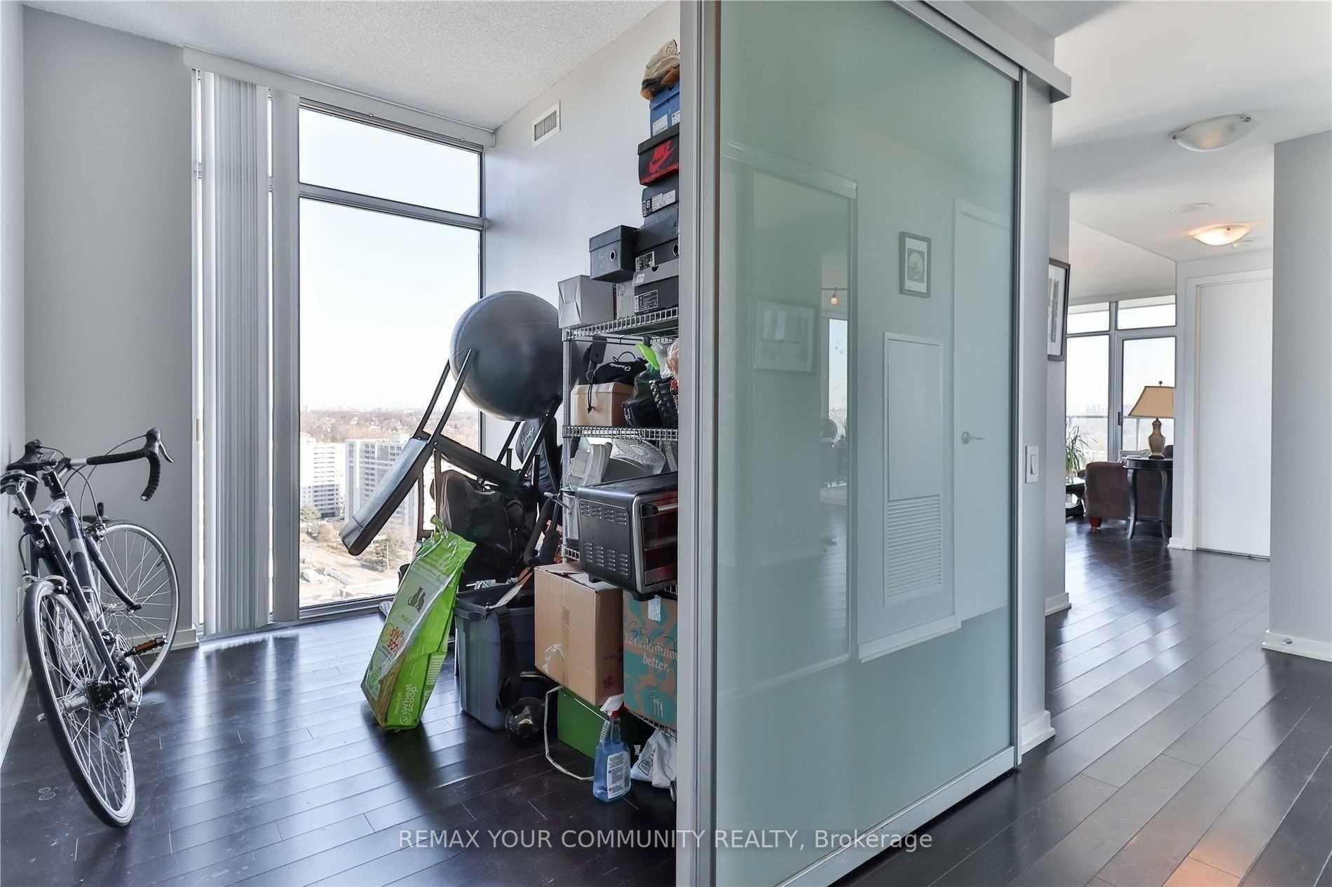 105 The Queensway 2211 Property Photo 6